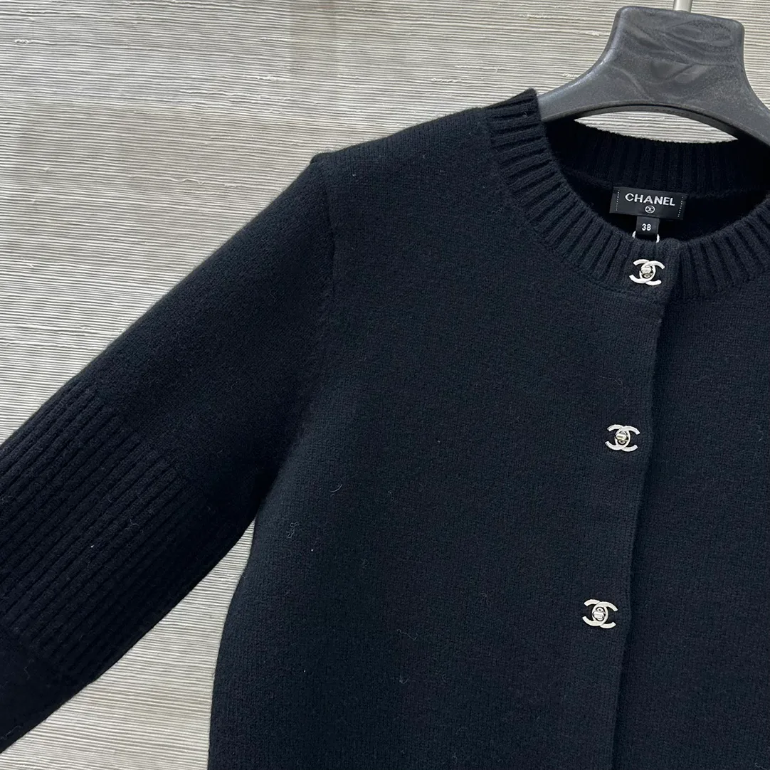 Women's Jumpers And Sweaters CHANEL 18027202