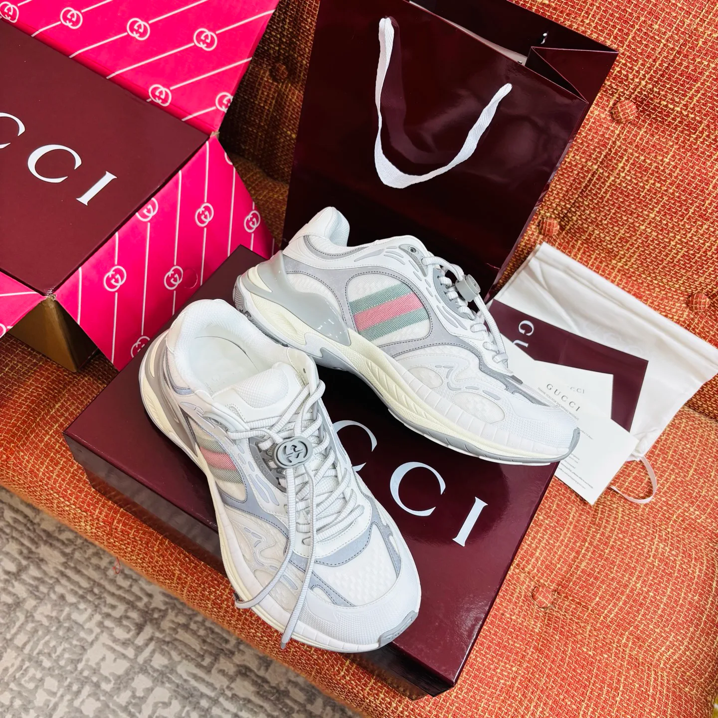 Women's Sneakers GUCCI 18039612