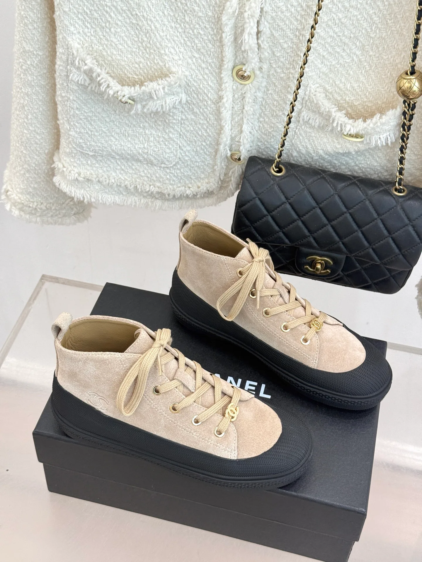 Women's Sneakers CHANEL 18436487