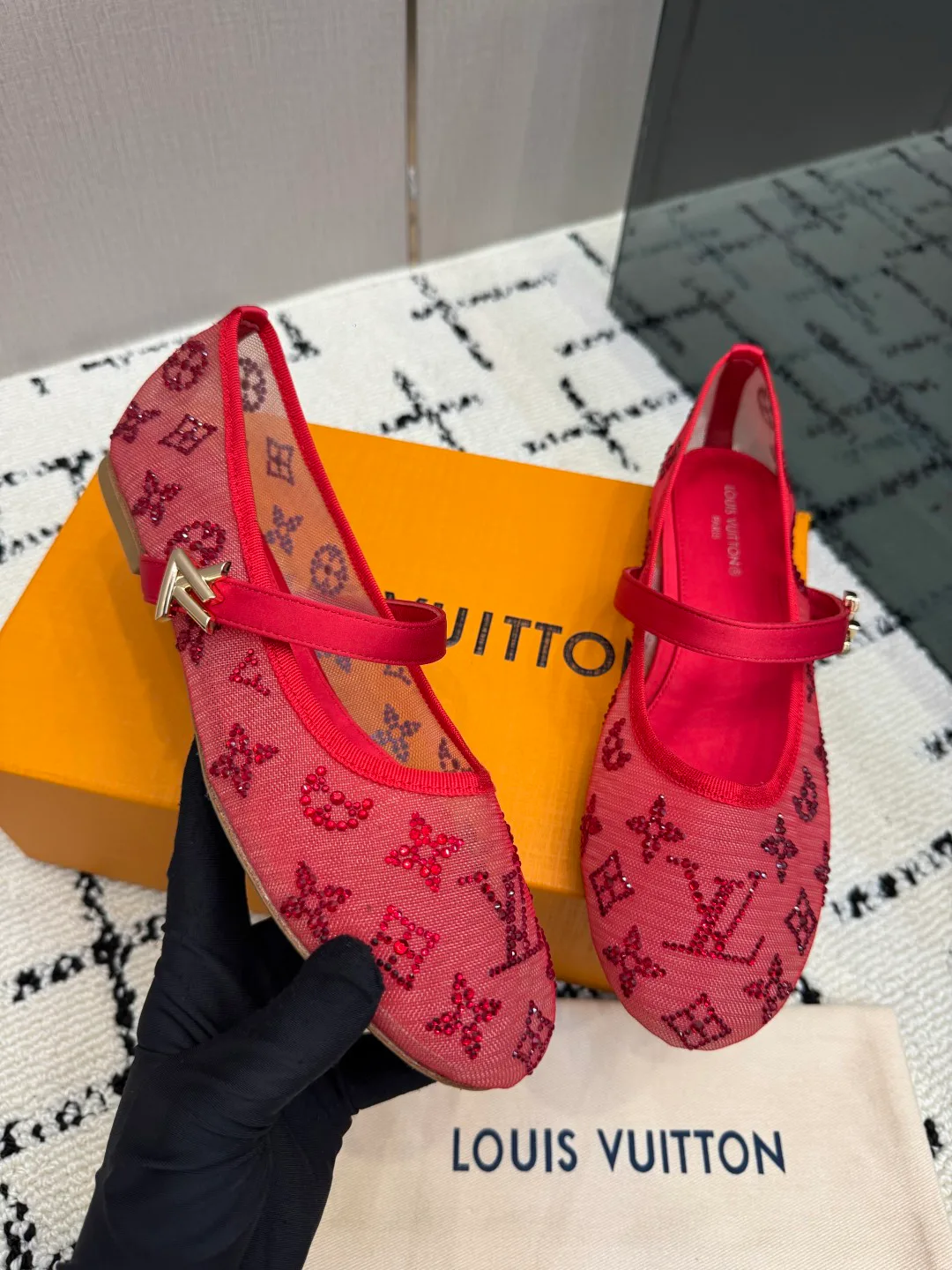 Women's Ballet Flats LOUIS VUITTON 17947018