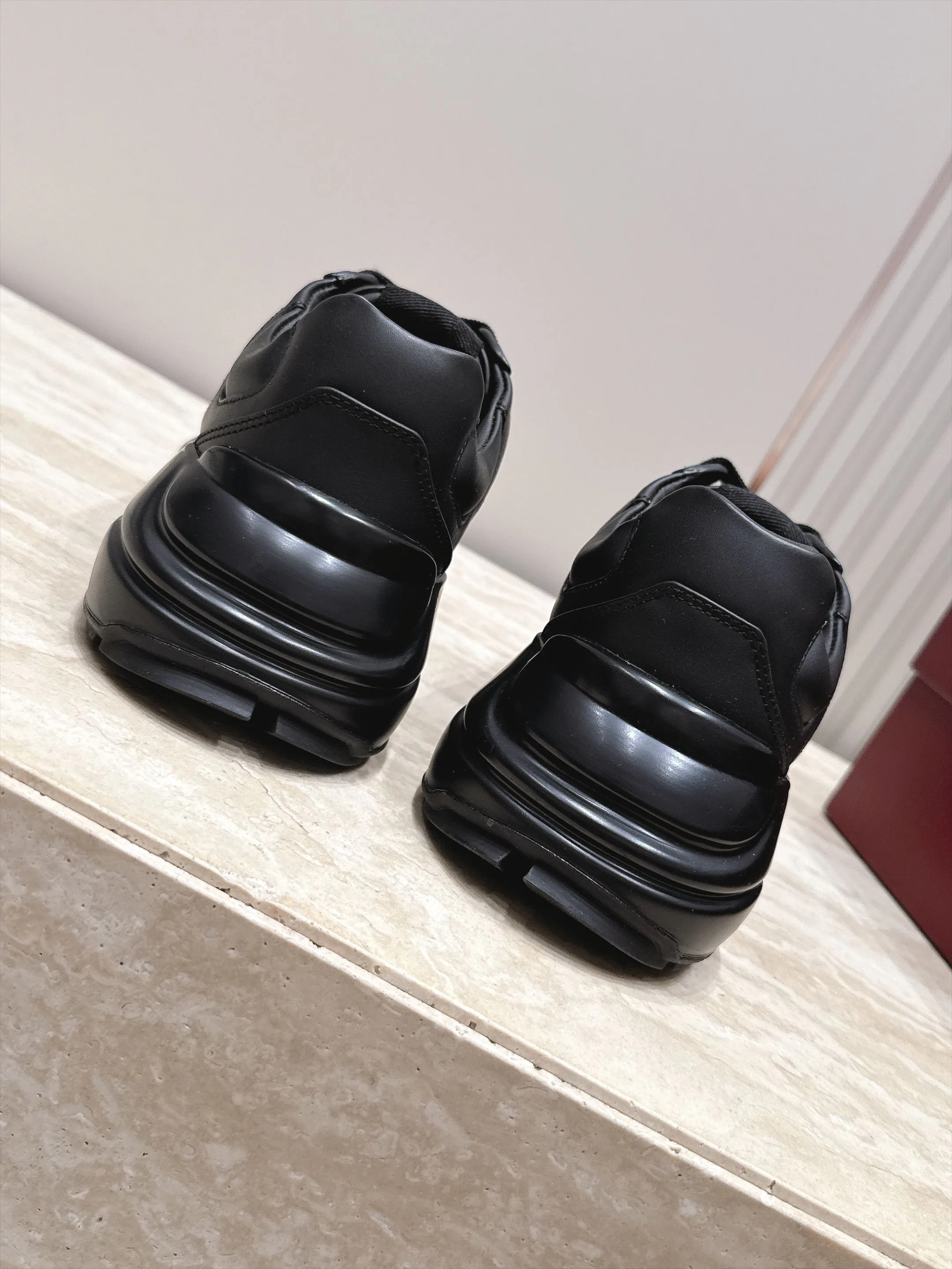 Women's Sneakers GUCCI 18025256