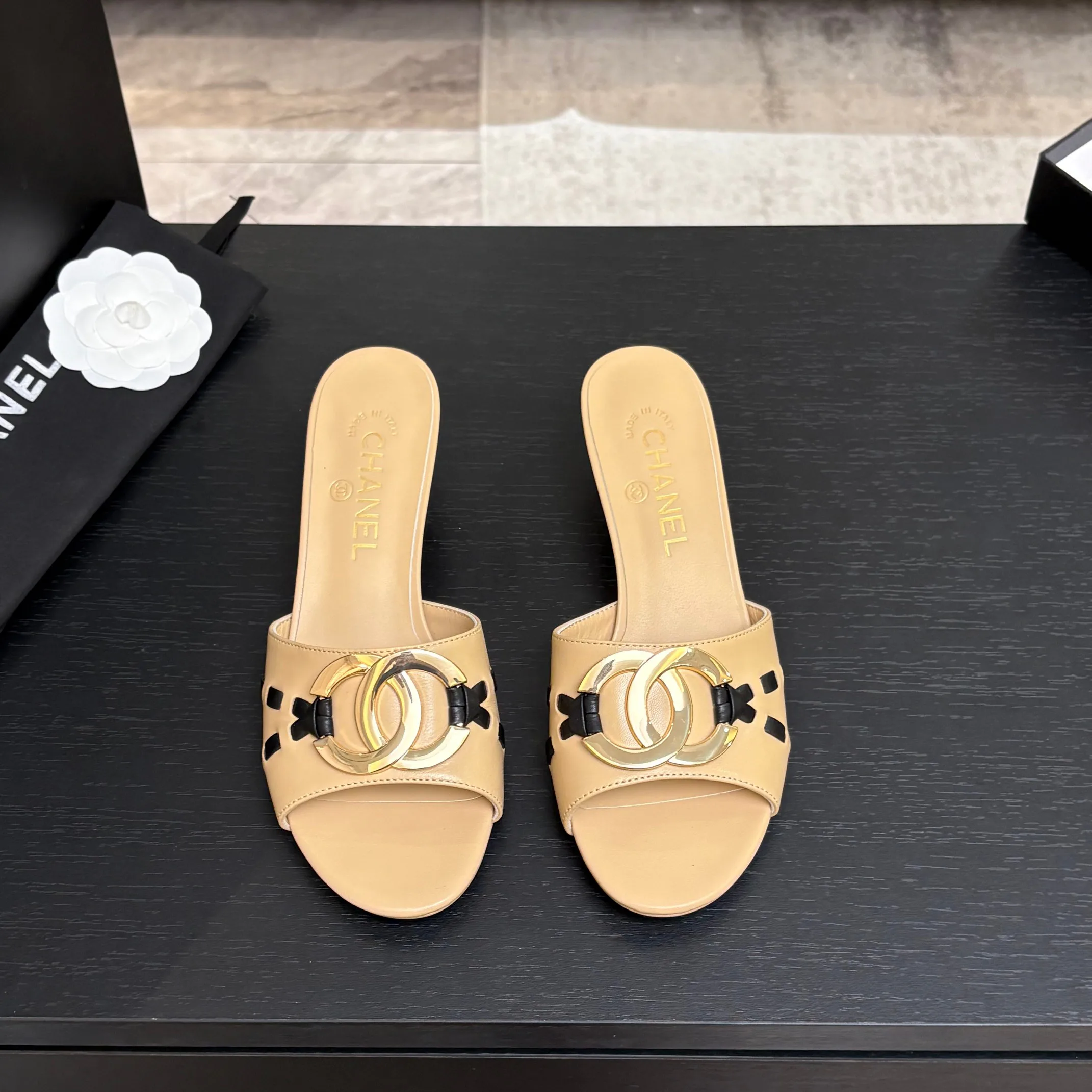 Women's Flip-Flops CHANEL 16953068