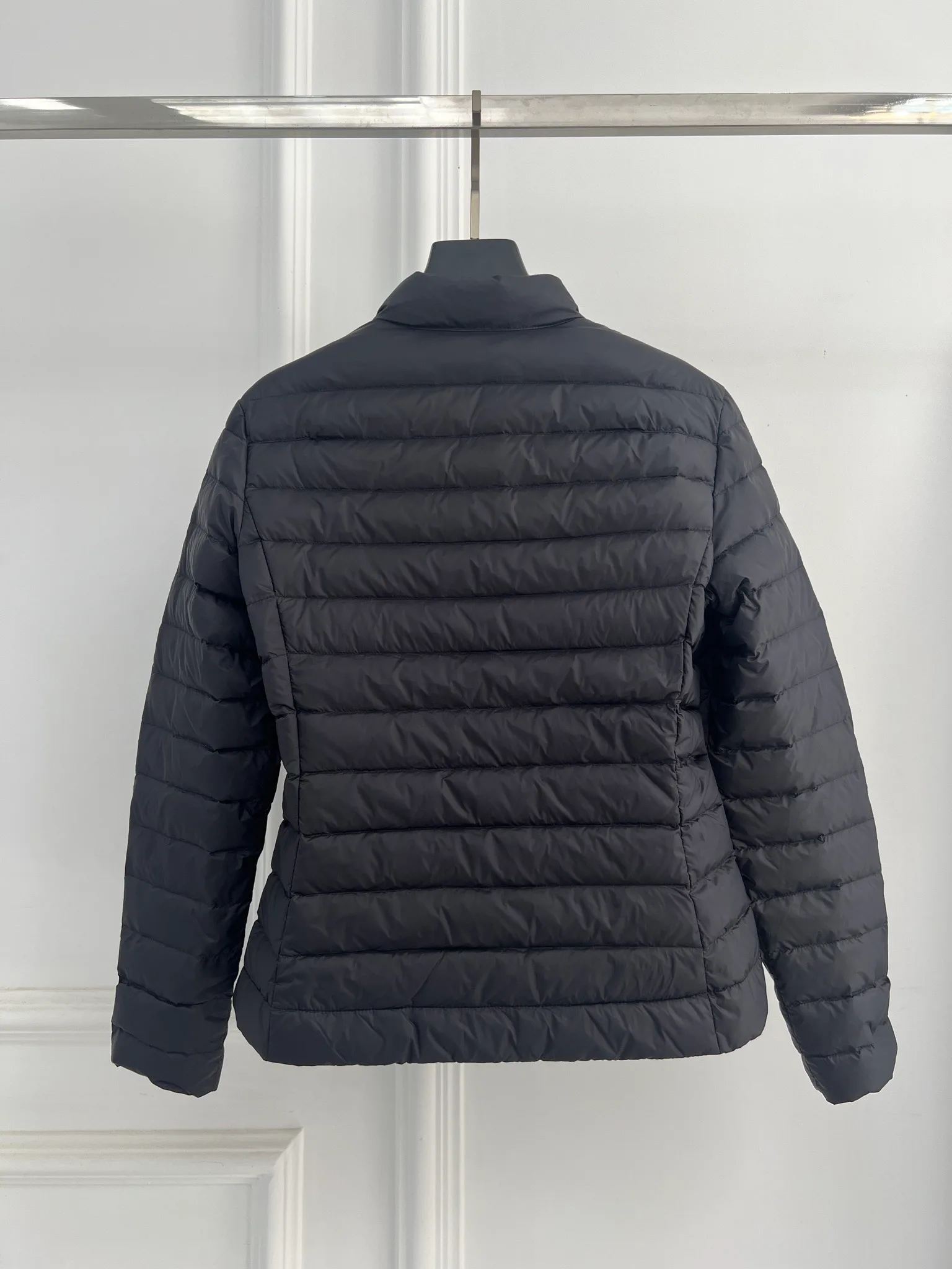 Women's Jackets And Down Jackets MONCLER 18416160