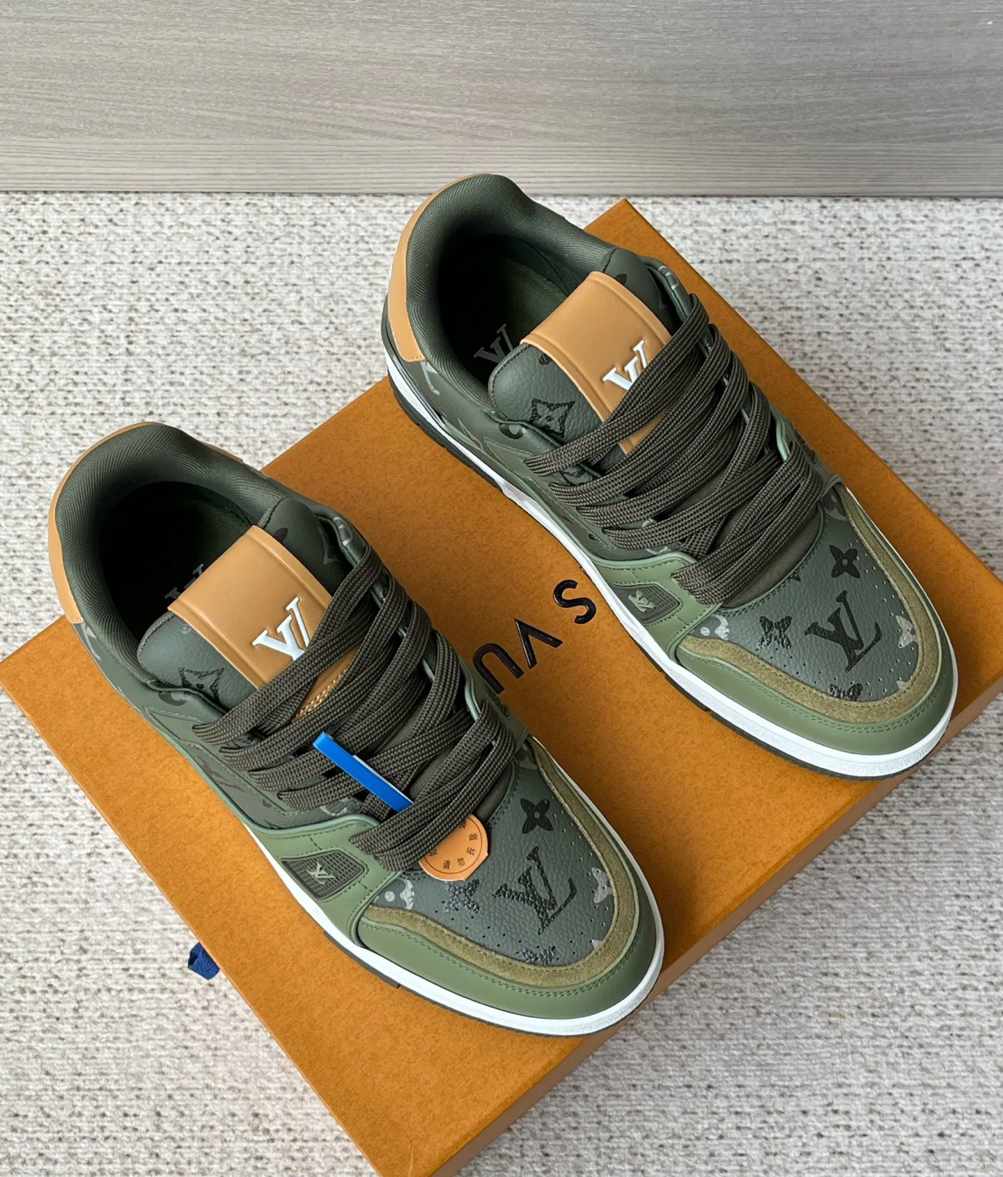 Men's Sneakers LOUIS VUITTON 17972121