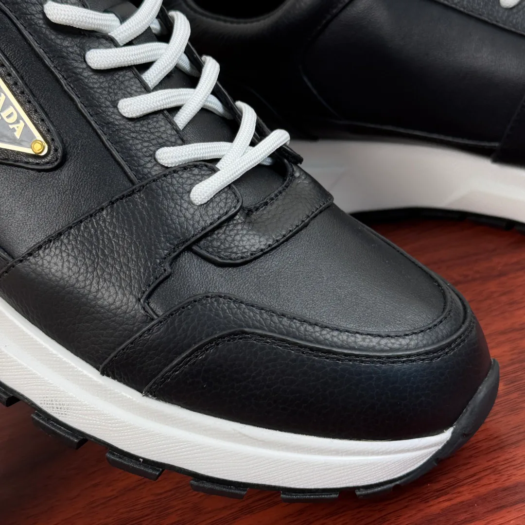 Men's Sneakers PRADA 18230789