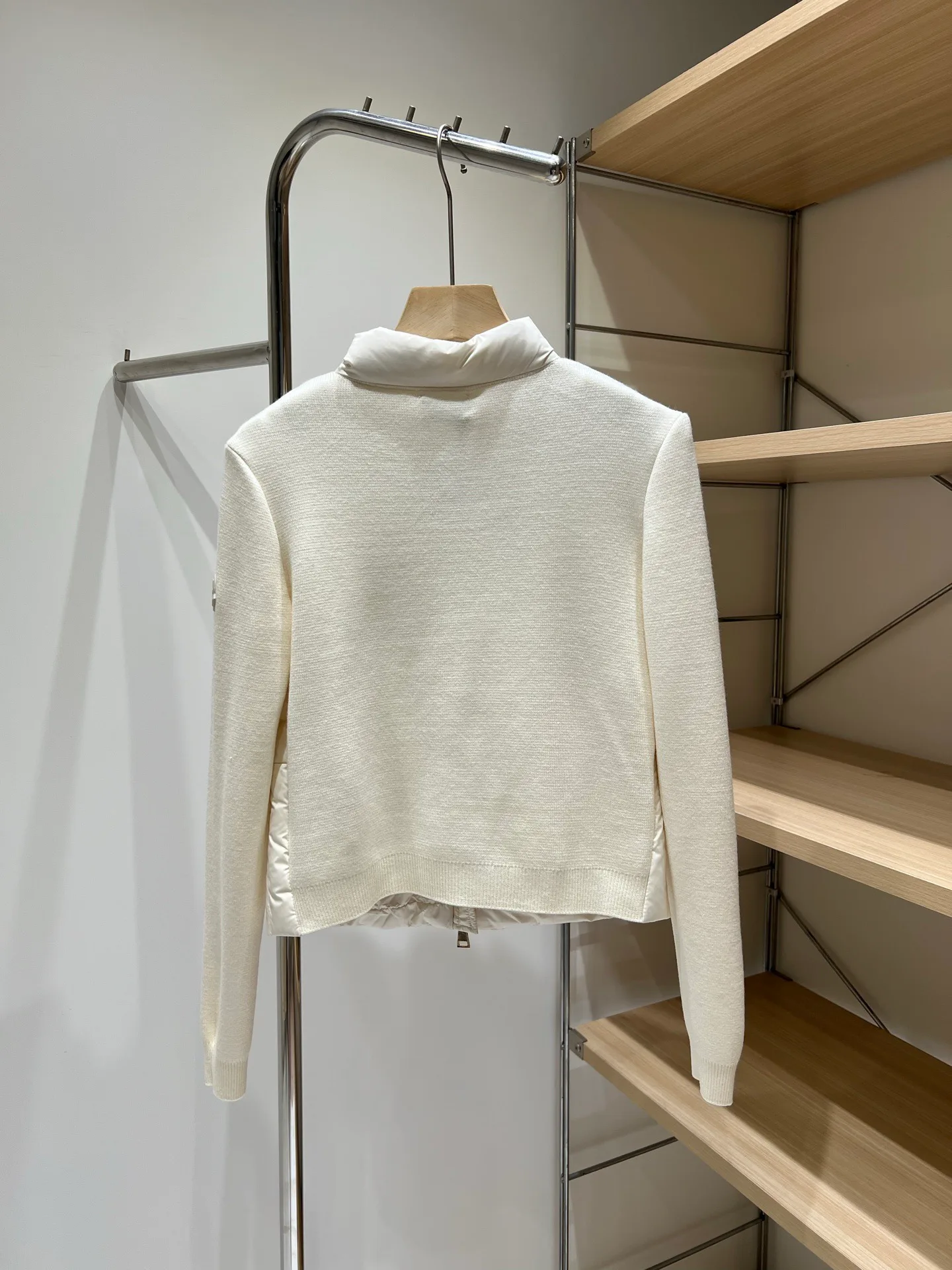 Women's Jackets And Down Jackets MONCLER 18106076