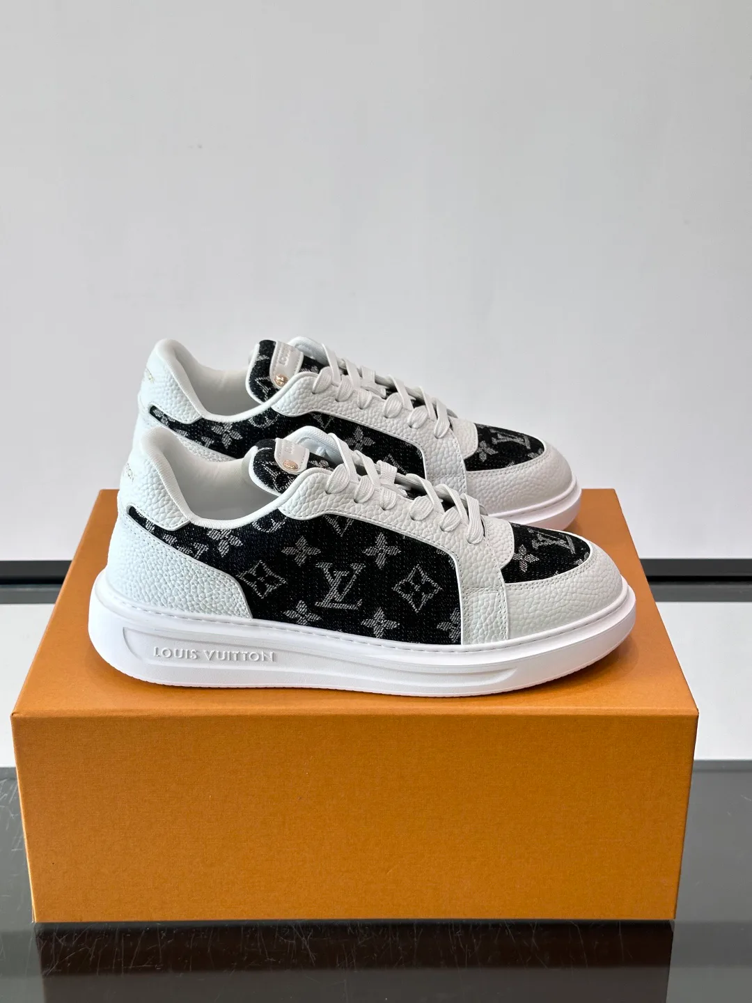 Men's Sneakers LOUIS VUITTON 17863573