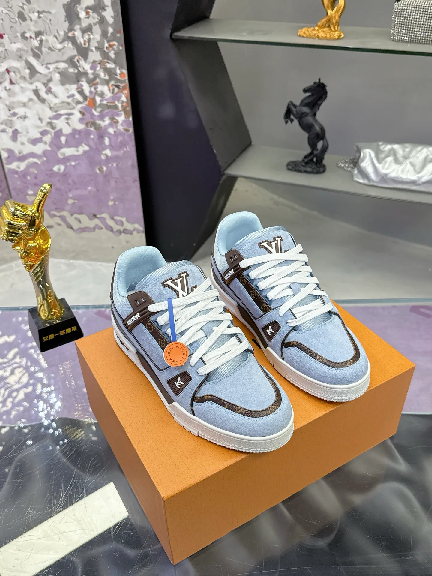 Women's Sneakers LOUIS VUITTON 17530415