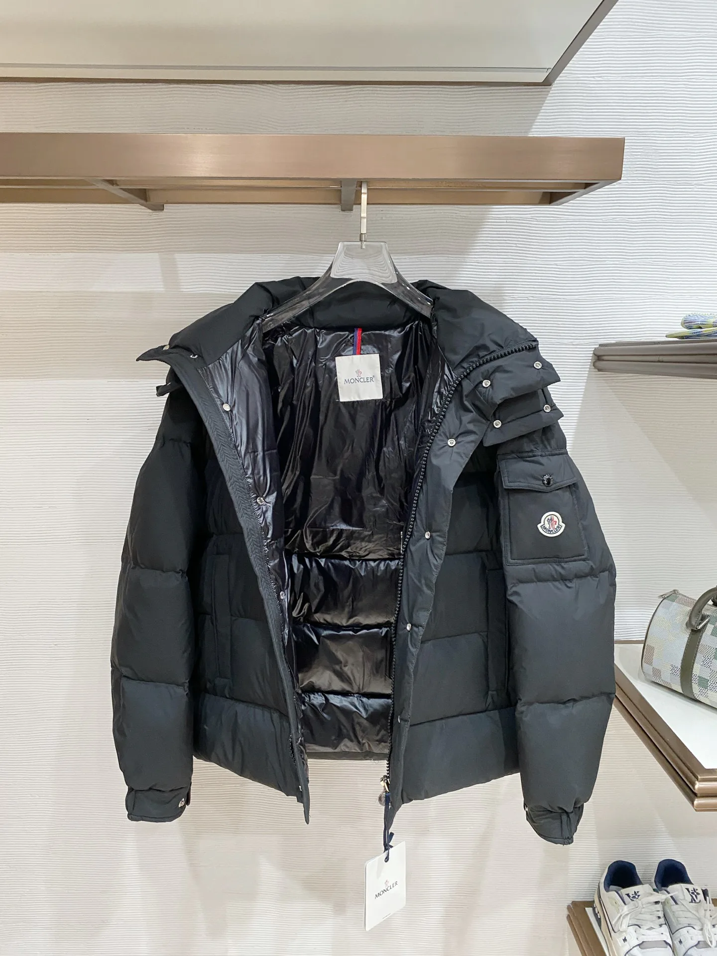 Куртки И Пуховики Мужские Moncler 18645484