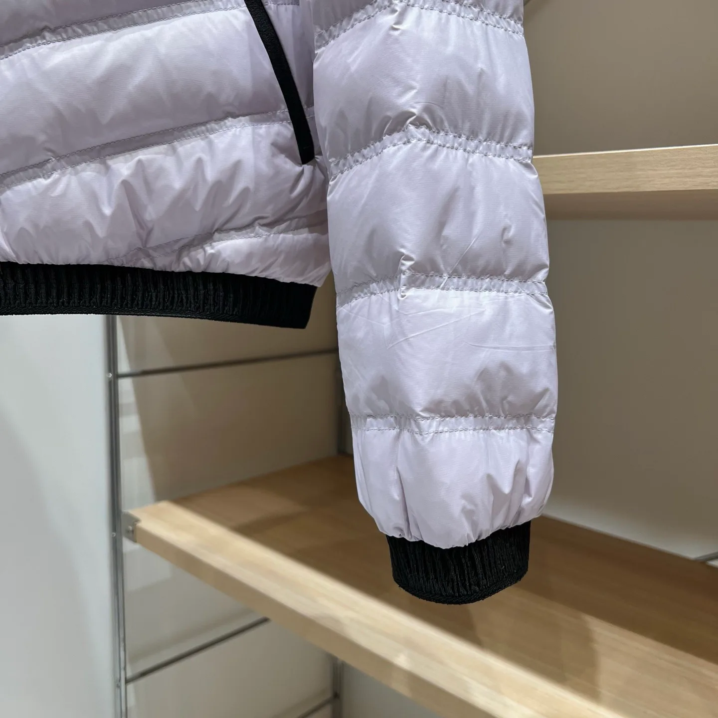 Women's Jackets And Down Jackets MONCLER 18001761