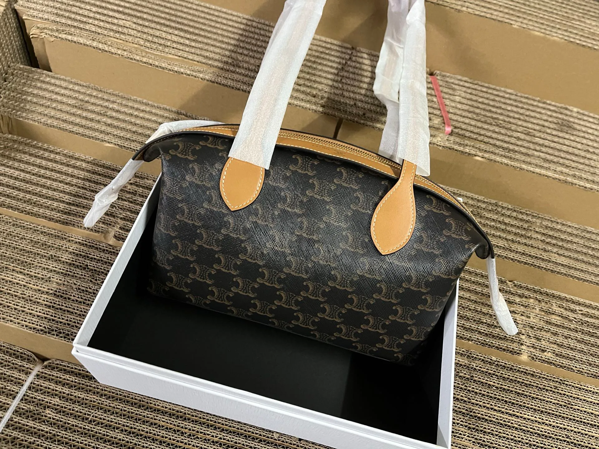 Women's Classic Handbags CELINE 18223207