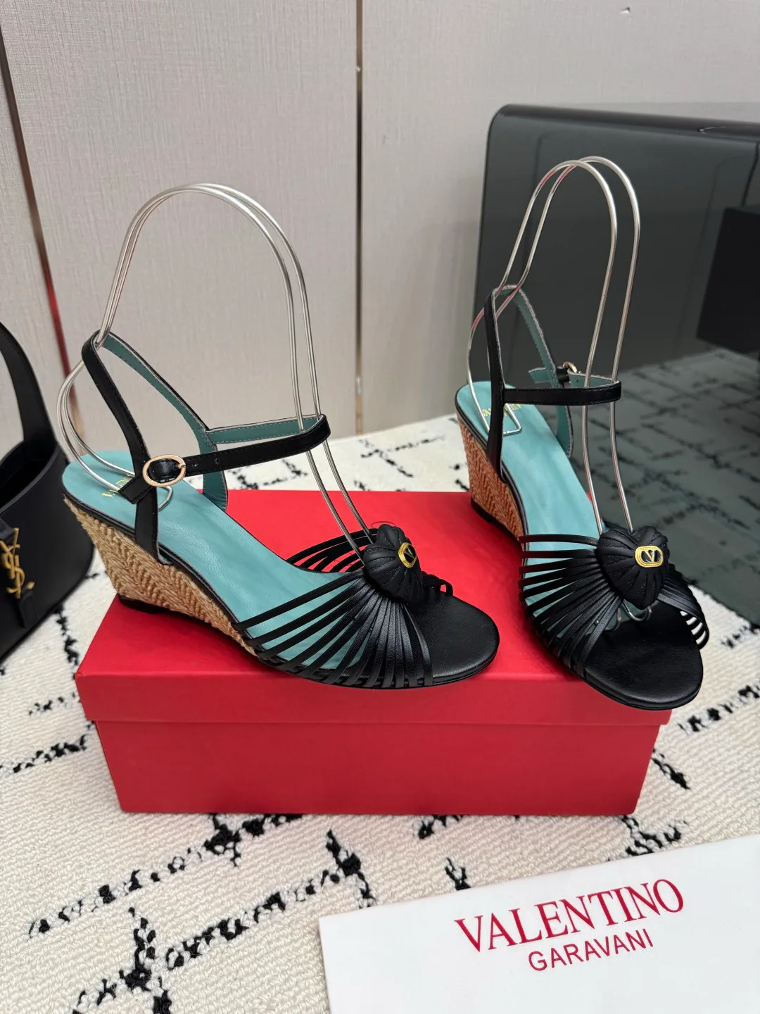 Women's Open-Toe Sandals VALENTINO 18049003