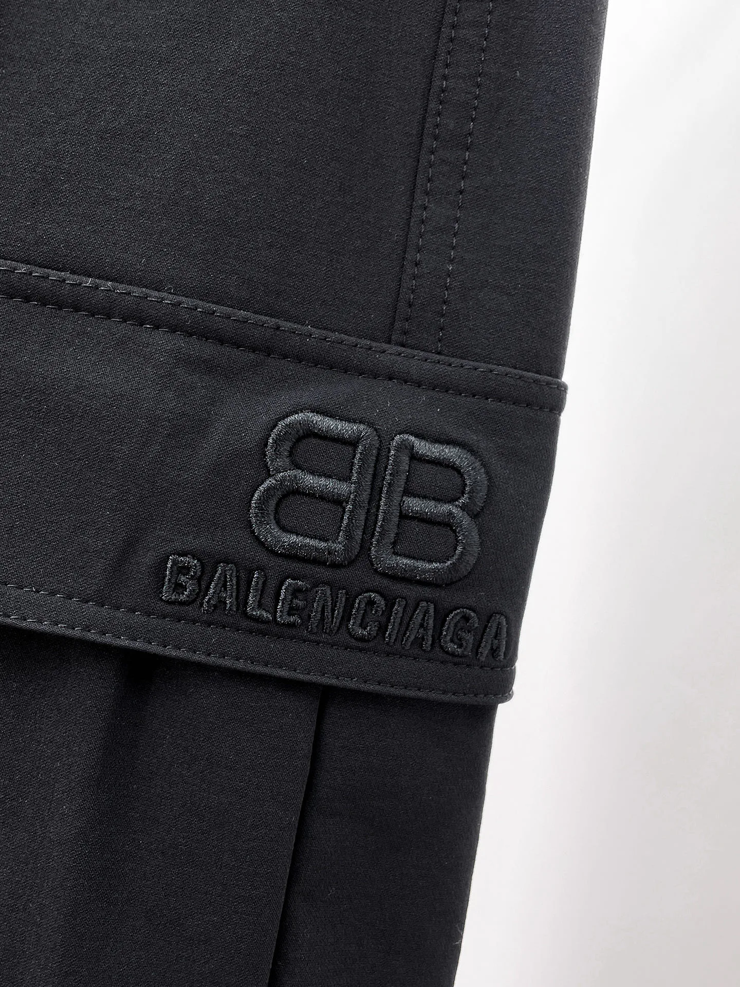 Men's Trousers BALENCIAGA 18197360