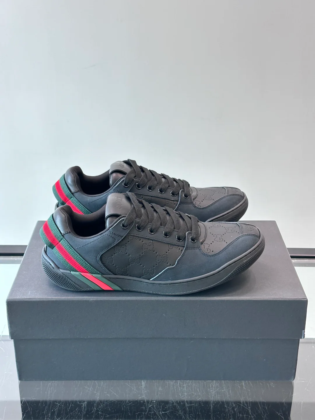 Women's Sneakers GUCCI 18449398