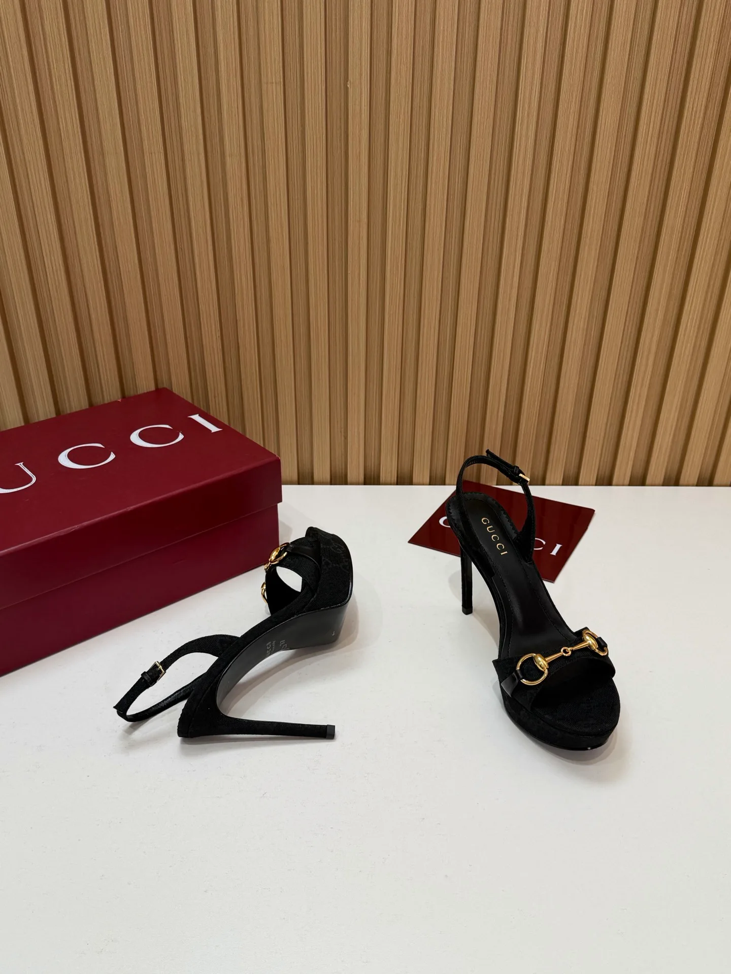 Women's Open-Toe Sandals GUCCI 18396268