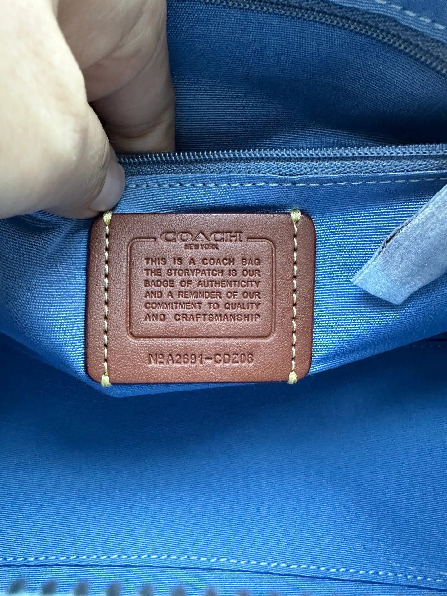 Women's Classic Handbags COACH 17960977