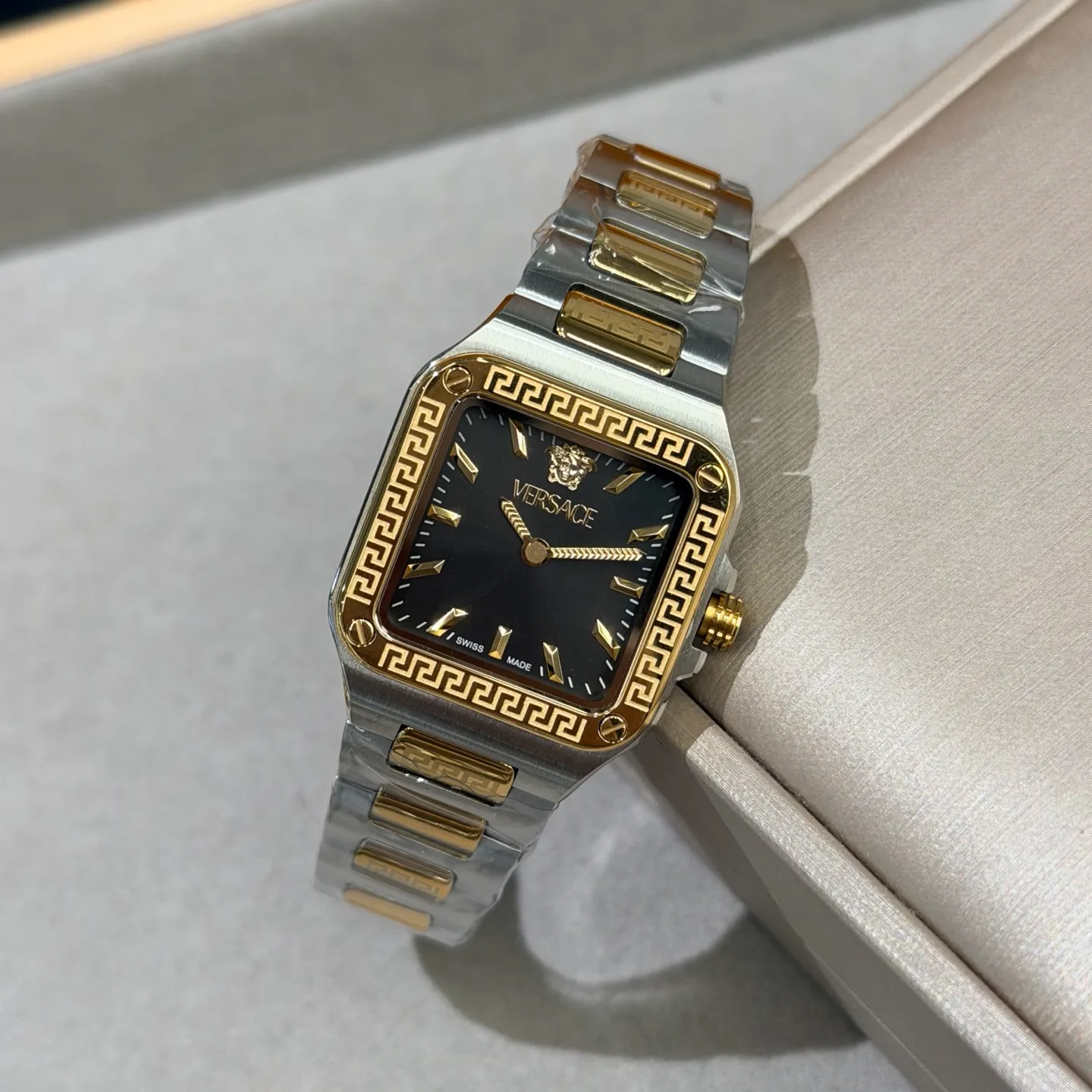 Women's Watches VERSACE 17813610