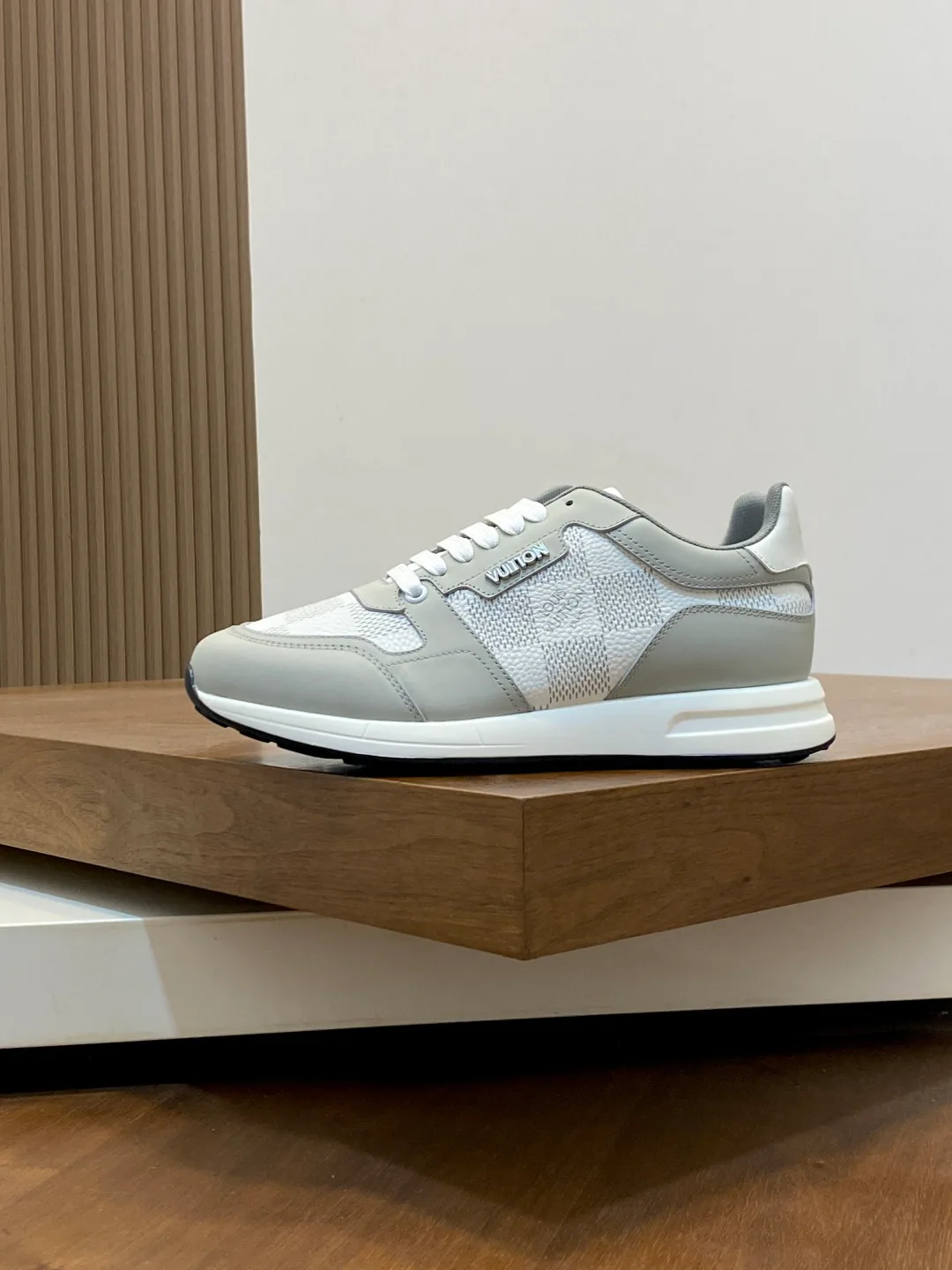 Men's Sneakers LOUIS VUITTON 18274584