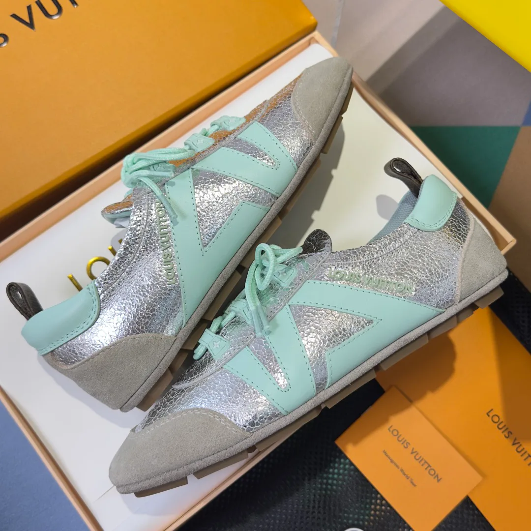 Women's Sneakers LOUIS VUITTON 17780696