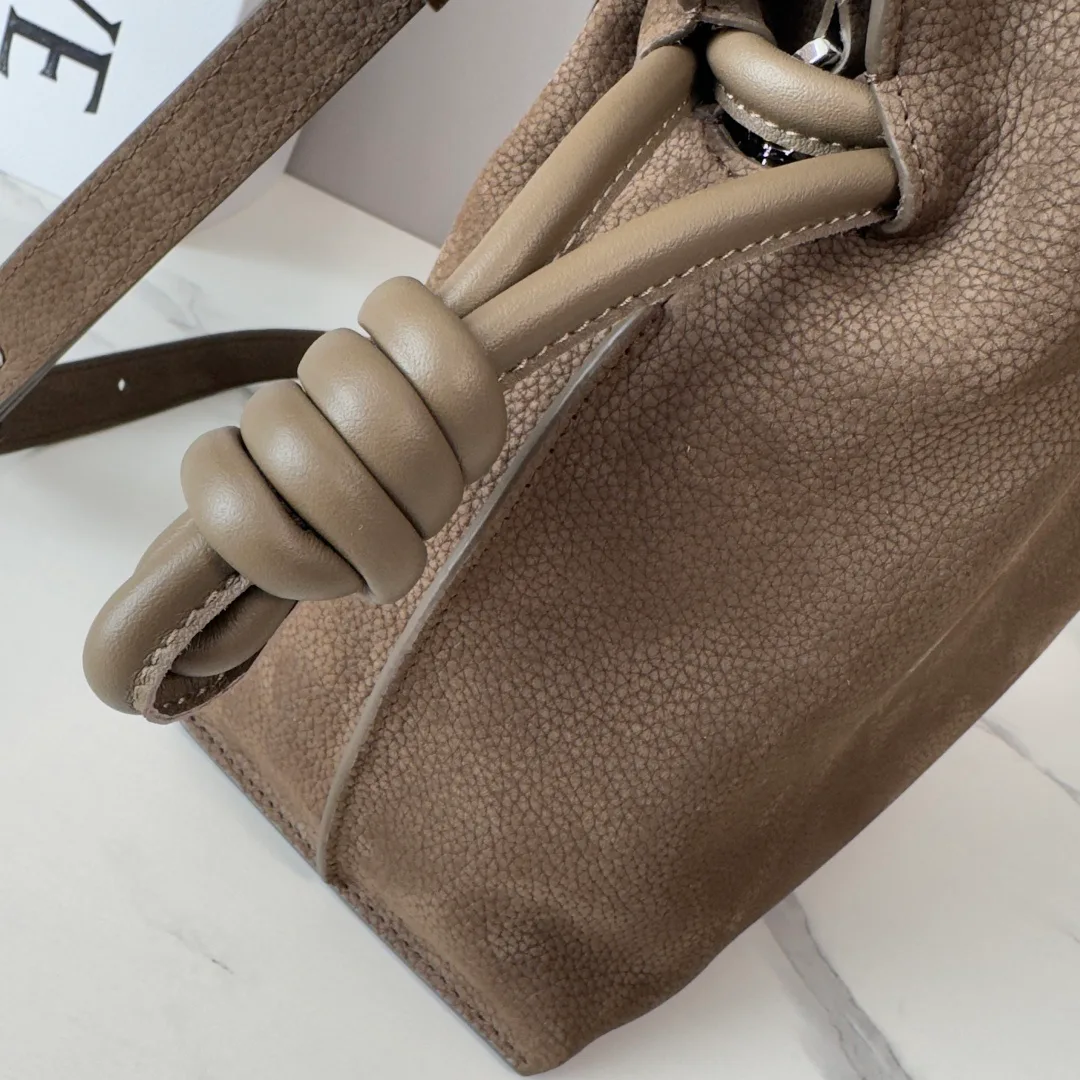 Women's Classic Handbags LOEWE 18383412