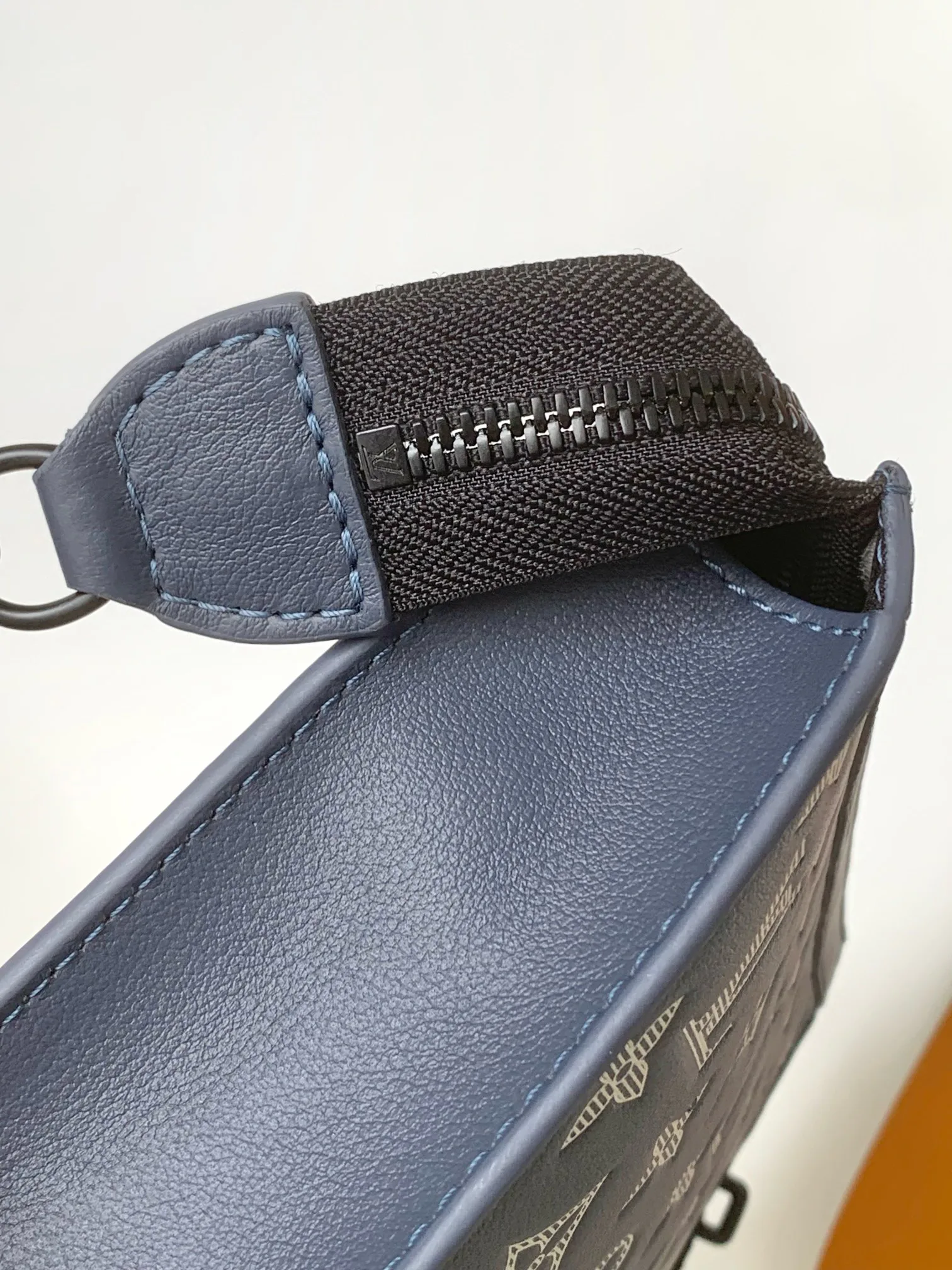 Women's Shoulder Bags LOUIS VUITTON 17904109