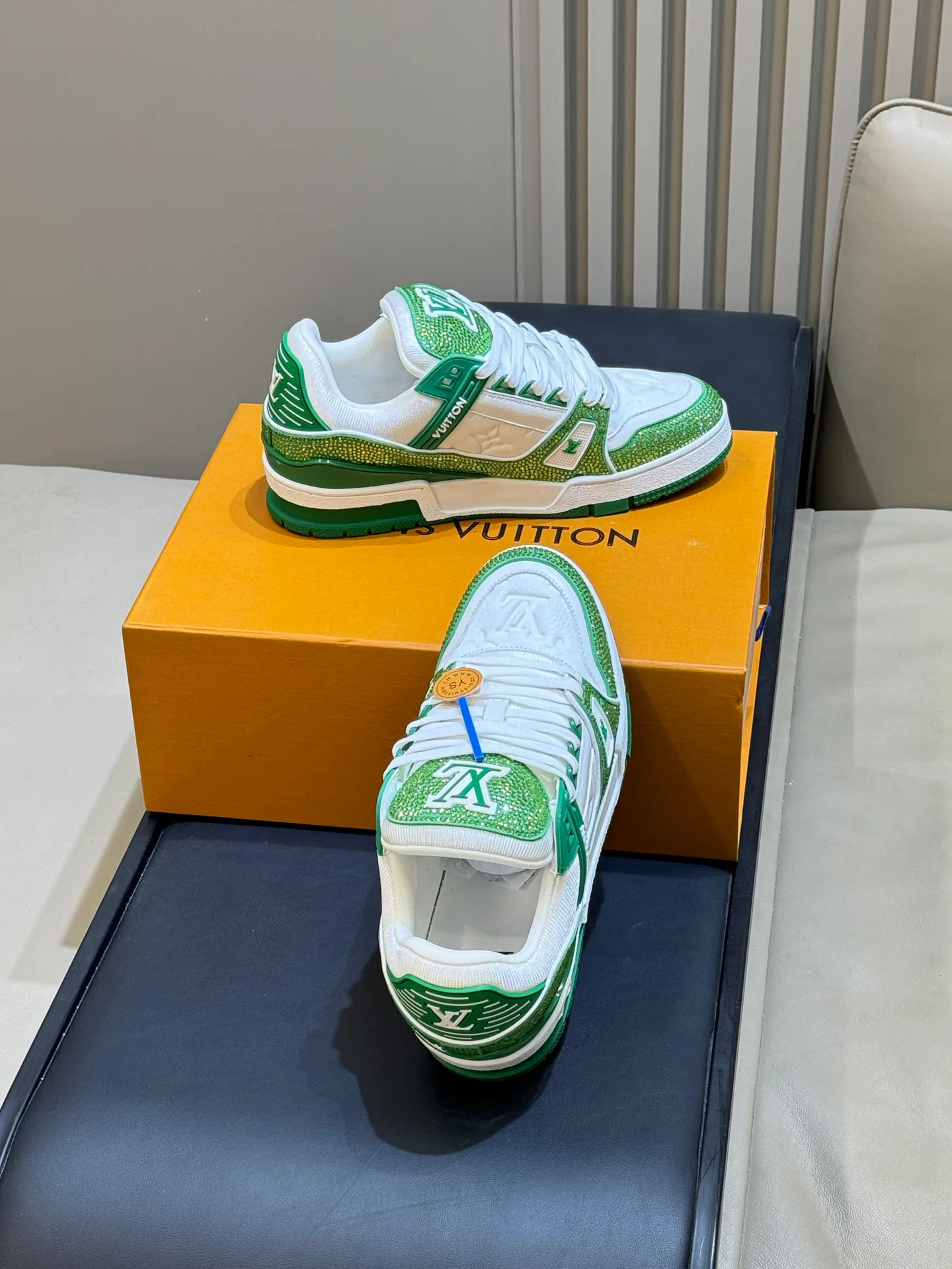 Women's Sneakers LOUIS VUITTON 18073569