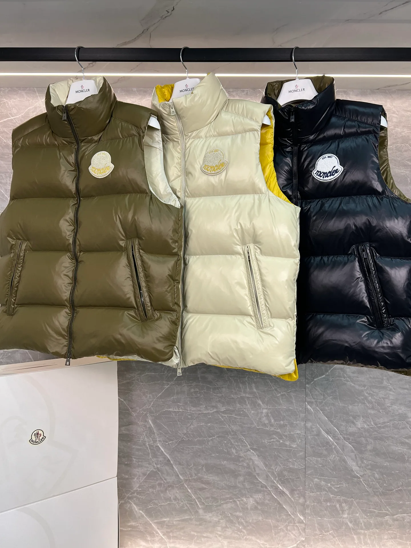 Жилеты Мужские Moncler 18599856