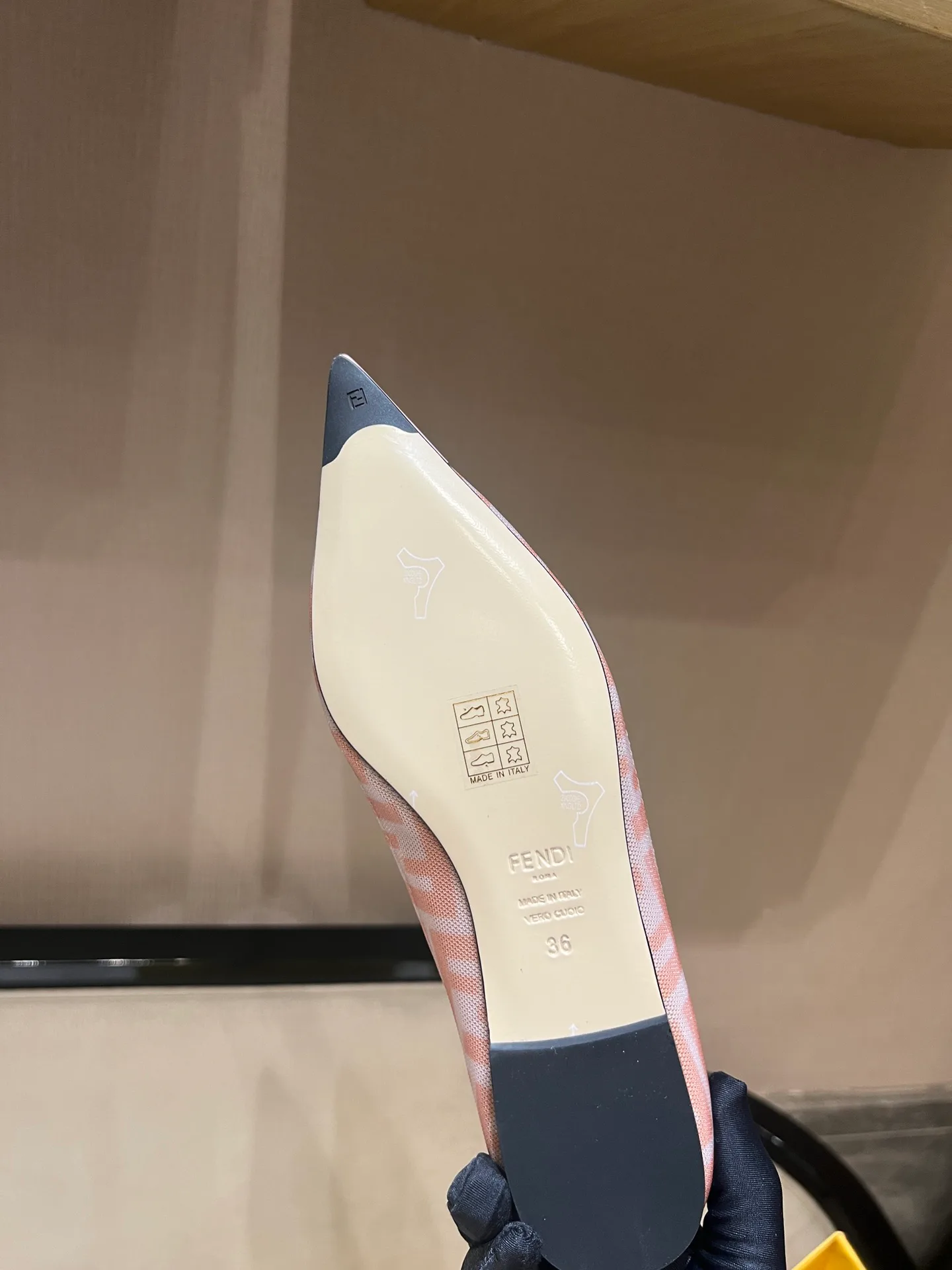 Women's Ballet Flats FENDI 17392022