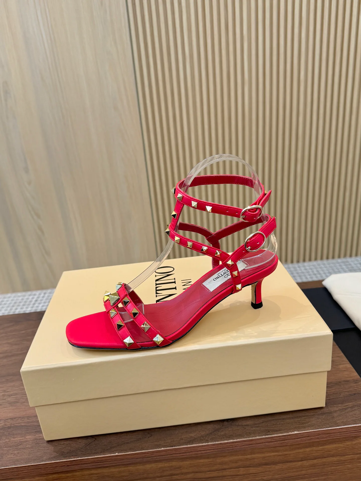 Women's Open-Toe Sandals VALENTINO 17411470