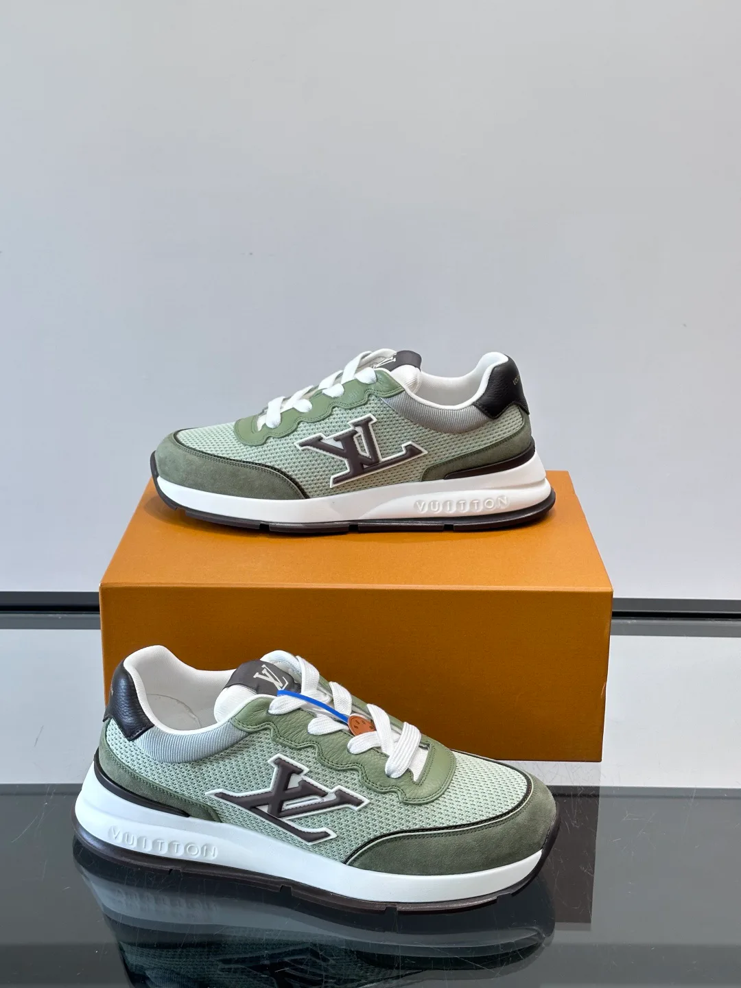 Men's Sneakers LOUIS VUITTON 18102413