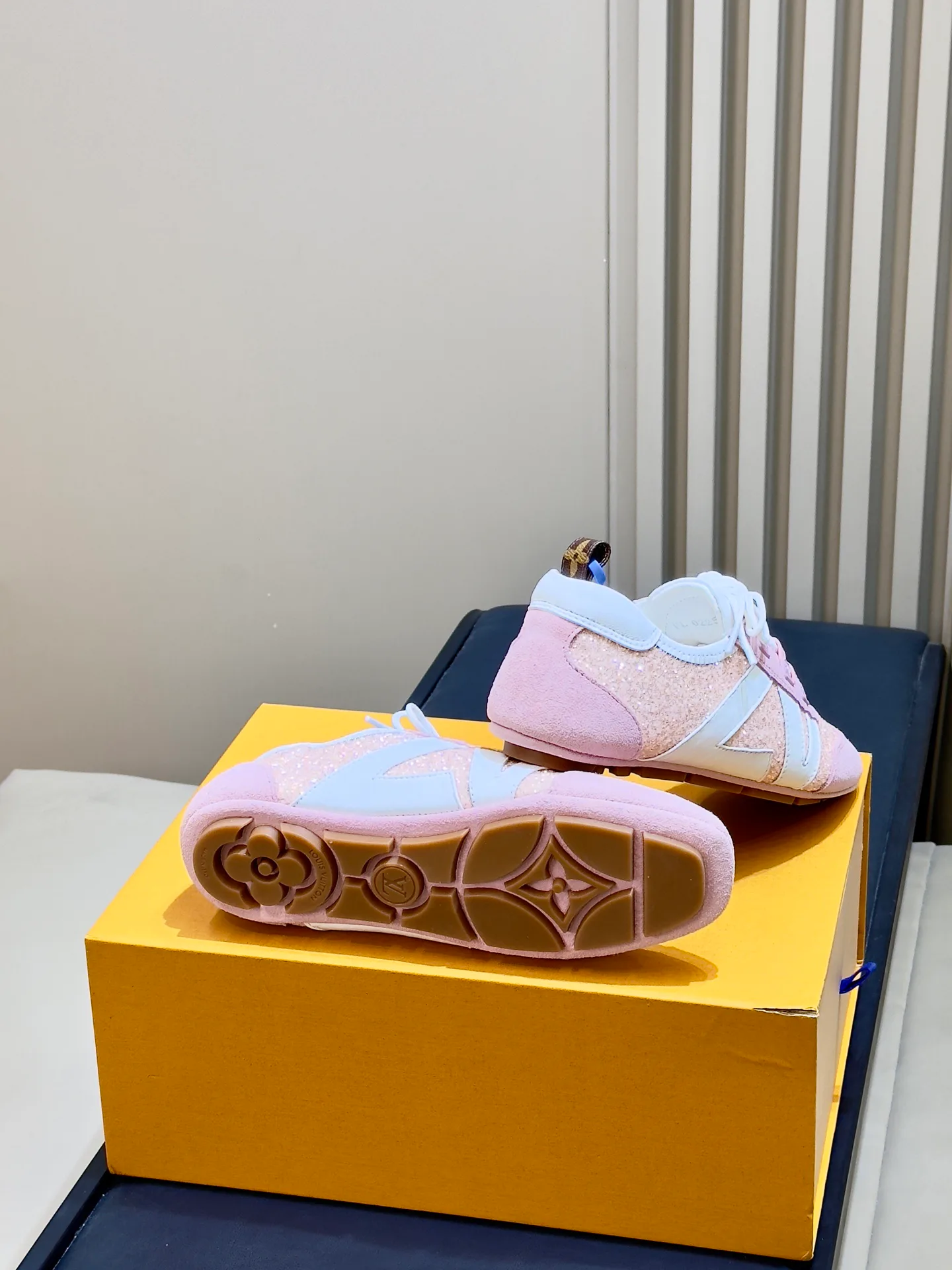 Women's Sneakers LOUIS VUITTON 17480200