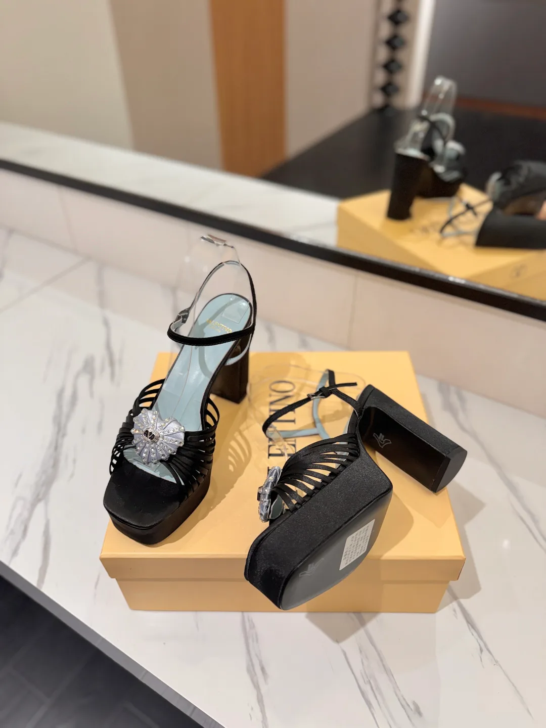 Women's Open-Toe Sandals VALENTINO 18134893