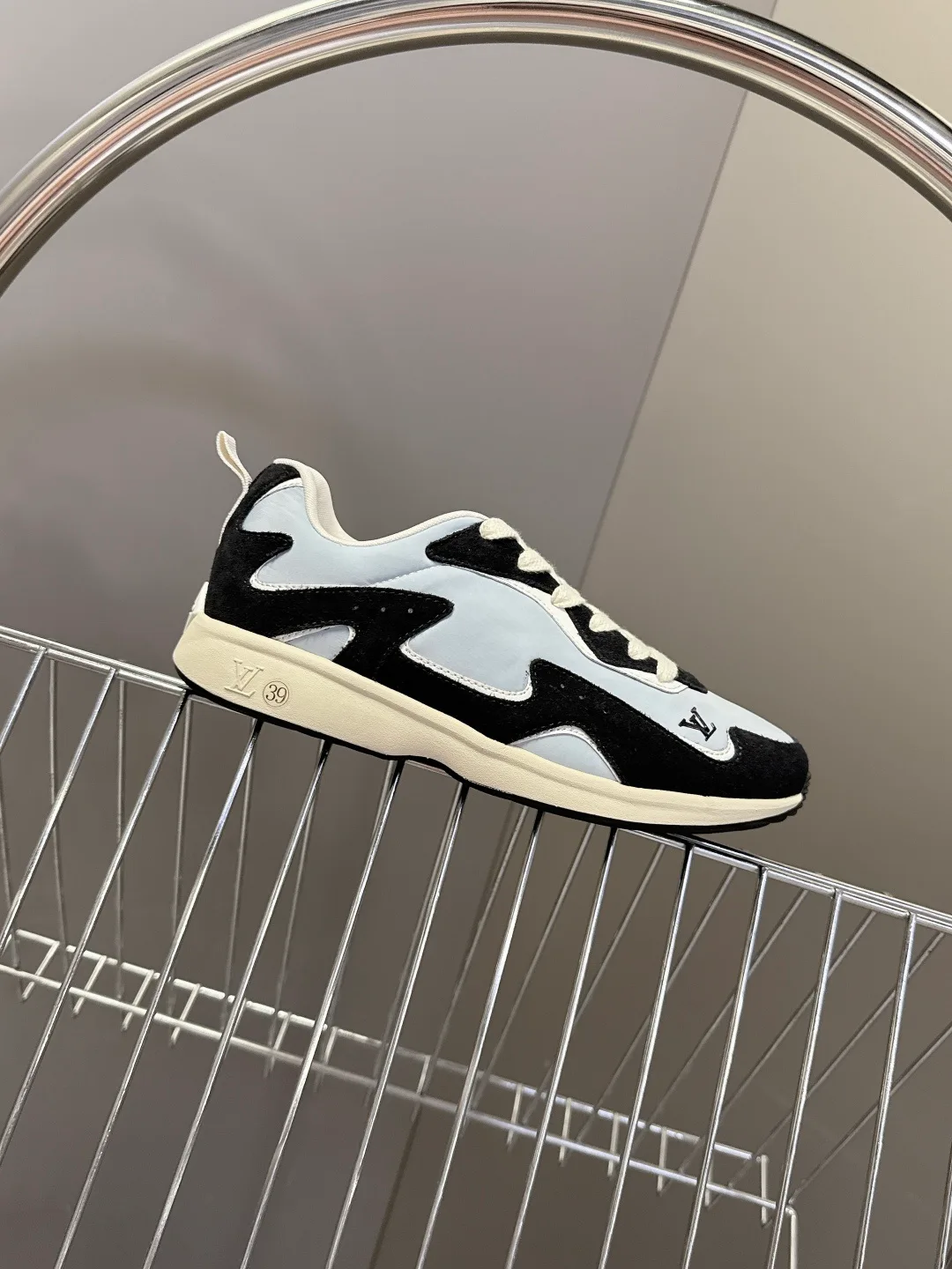 Men's Sneakers LOUIS VUITTON 18404680