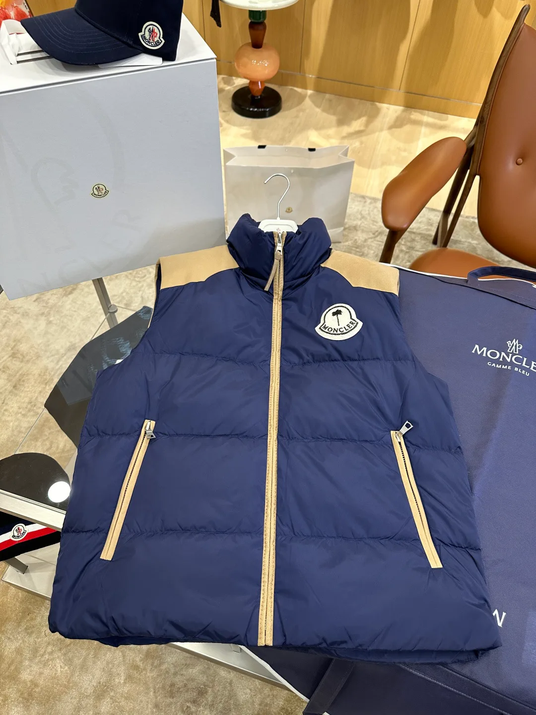 Men's Vests MONCLER 18359604