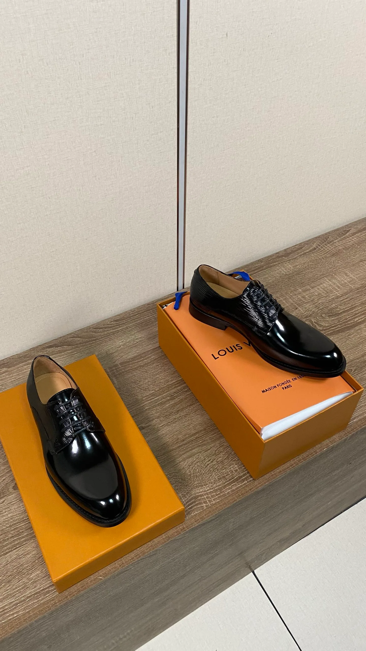 Men's Loafers And Dress Shoes LOUIS VUITTON 18078681
