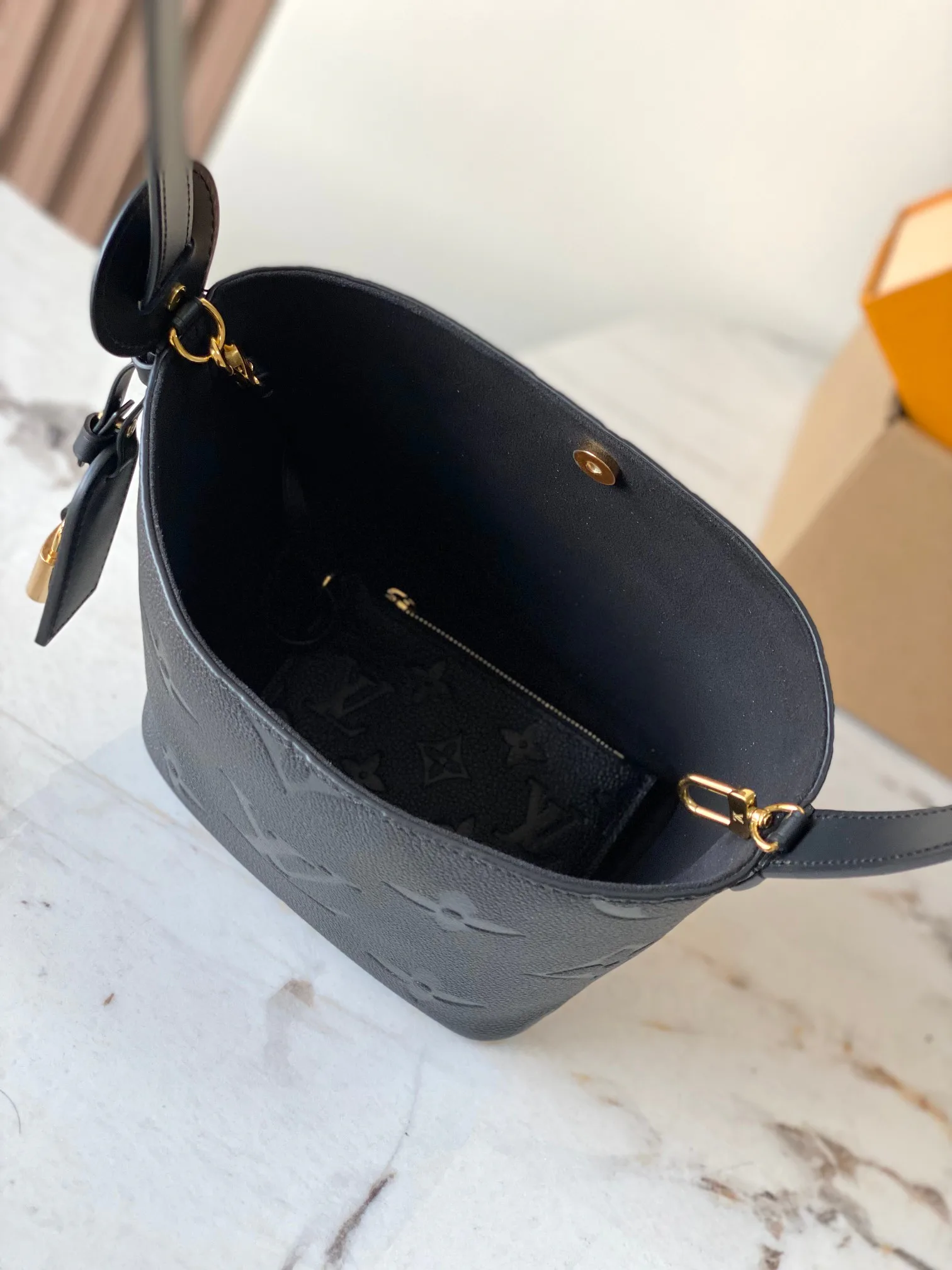 Women's Classic Handbags LOUIS VUITTON 18275498