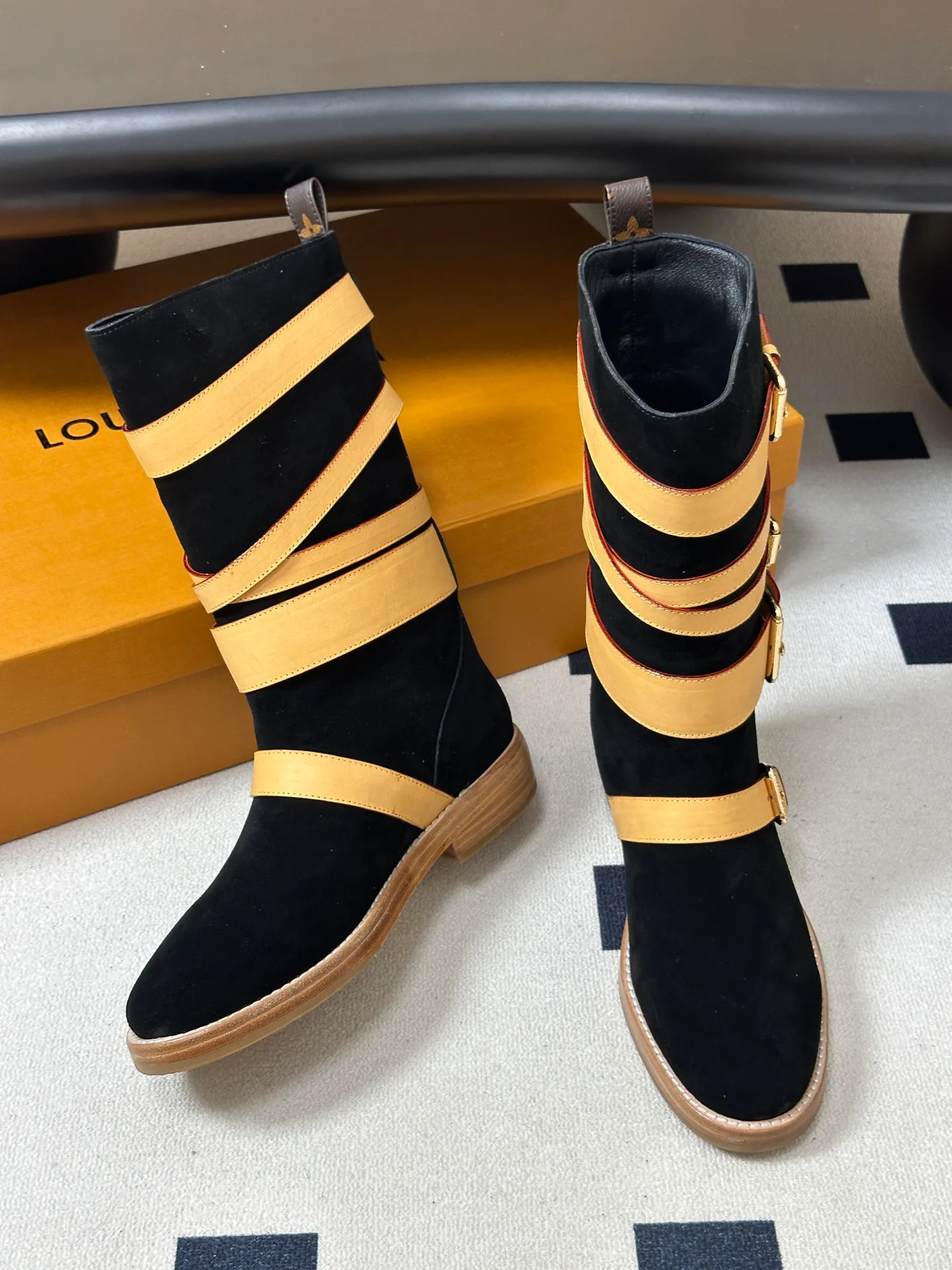Women's Boots LOUIS VUITTON 18049430