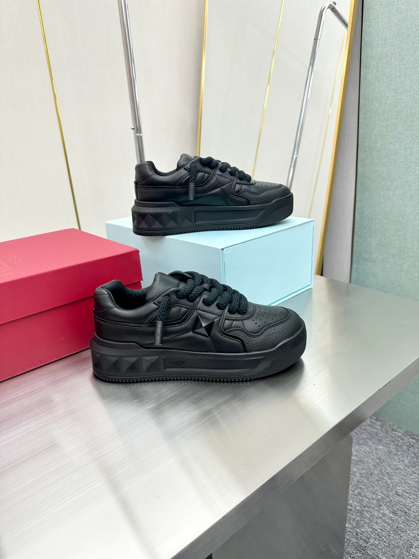 Women's Sneakers VALENTINO 17904333