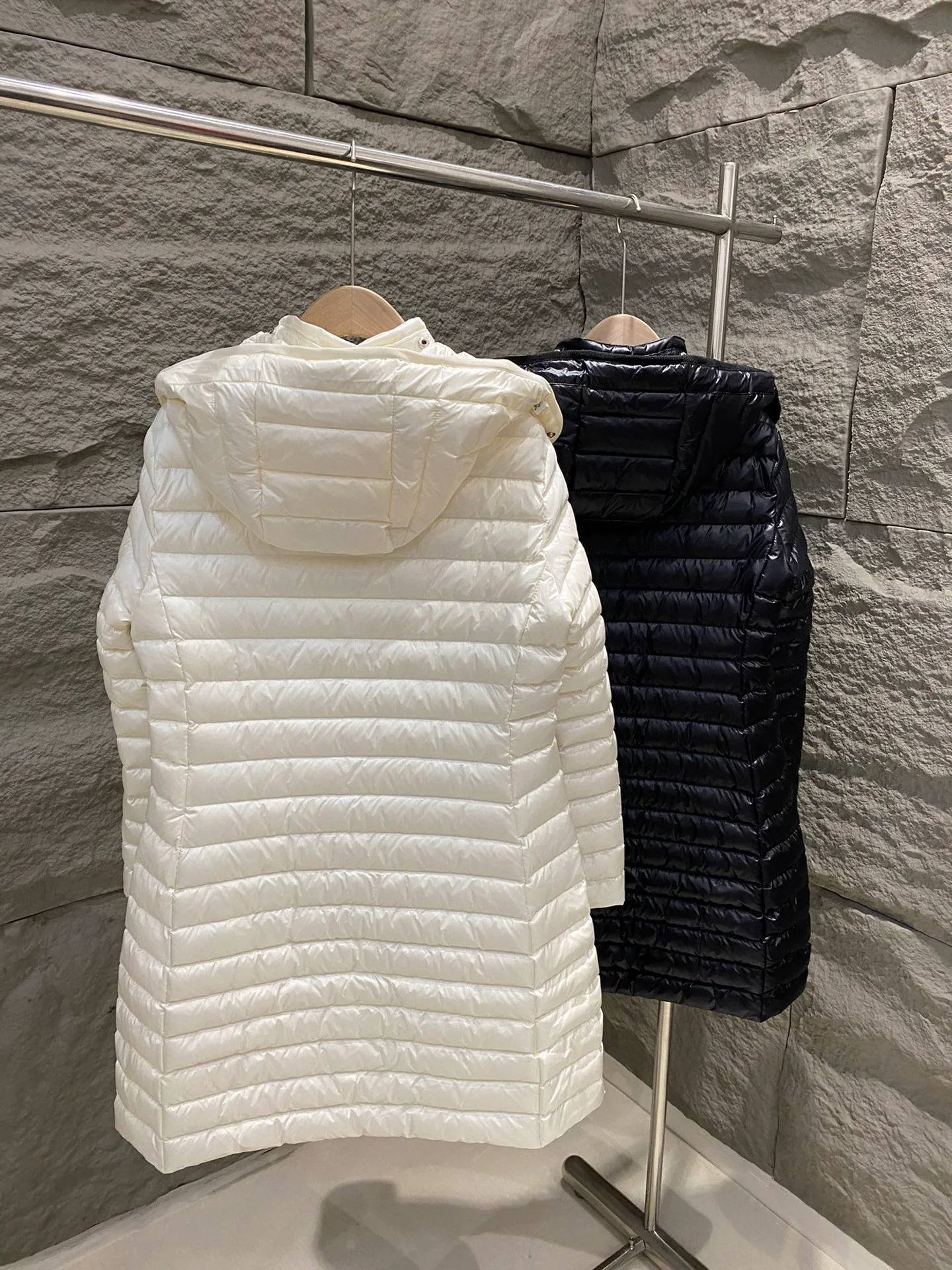 Women's Jackets And Down Jackets MONCLER 18016655