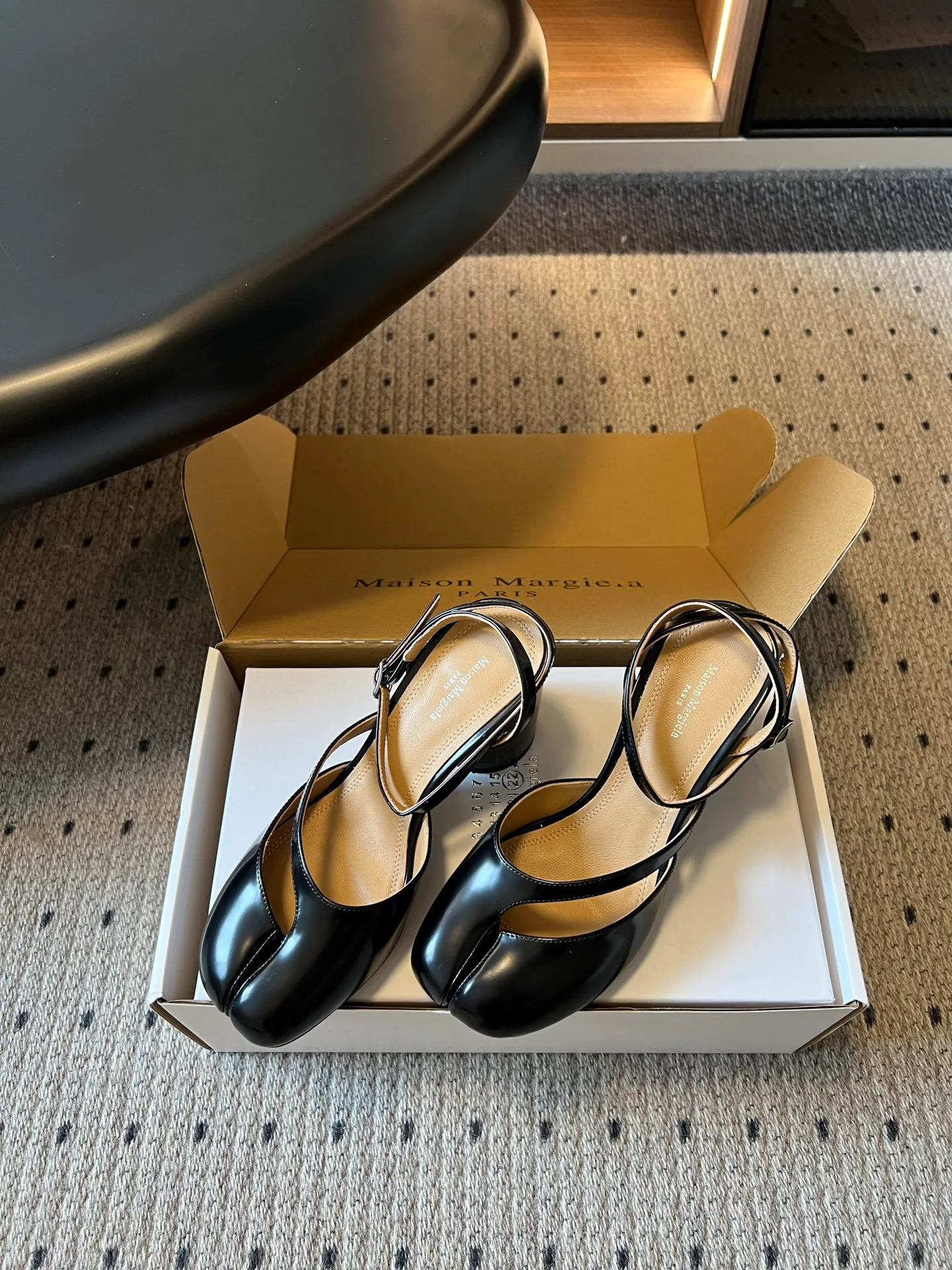Women's Open-Toe Sandals MAISON MARGIELA 17686647
