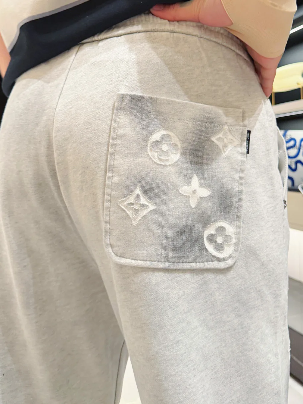 Men's Trousers LOUIS VUITTON 18499703