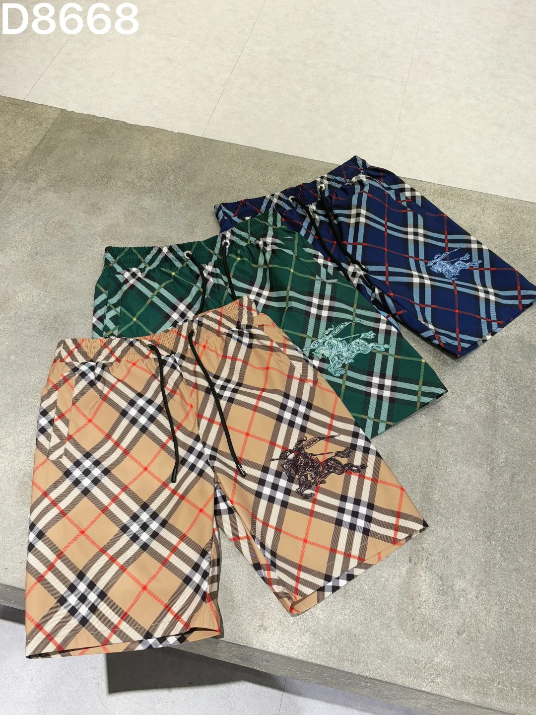Men's Shorts BURBERRY 18000509
