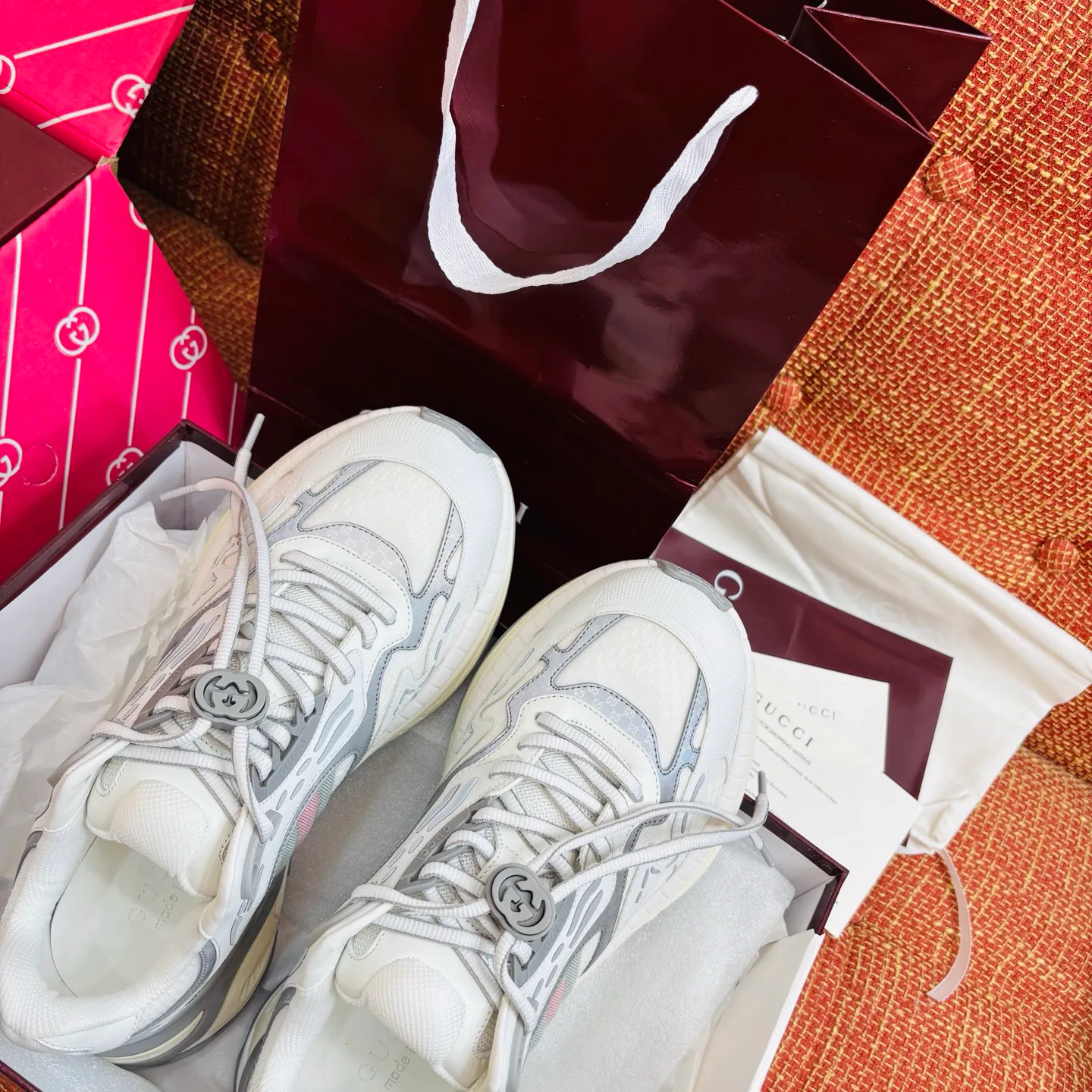Women's Sneakers GUCCI 18039612
