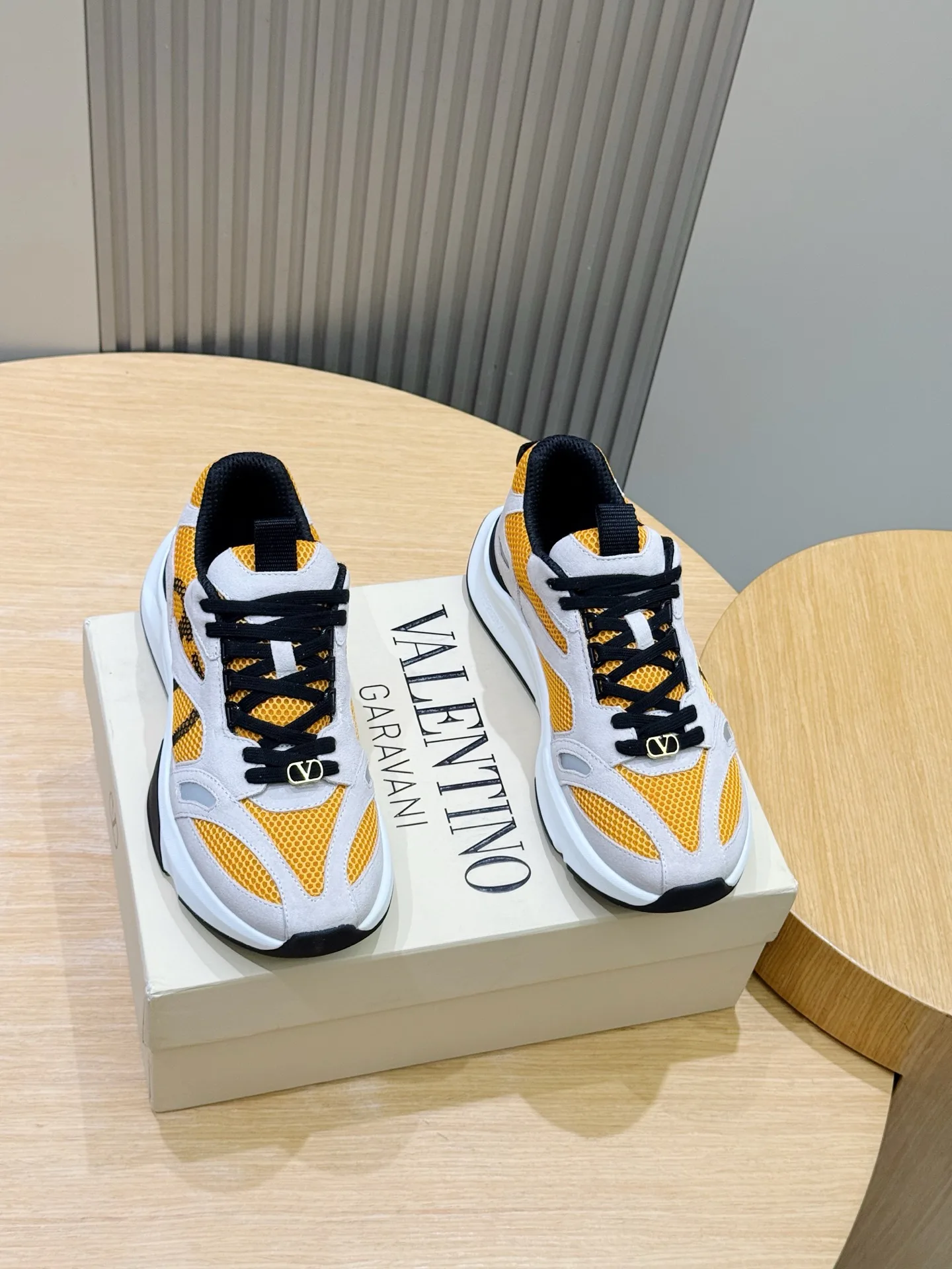 Men's Sneakers VALENTINO 18101559