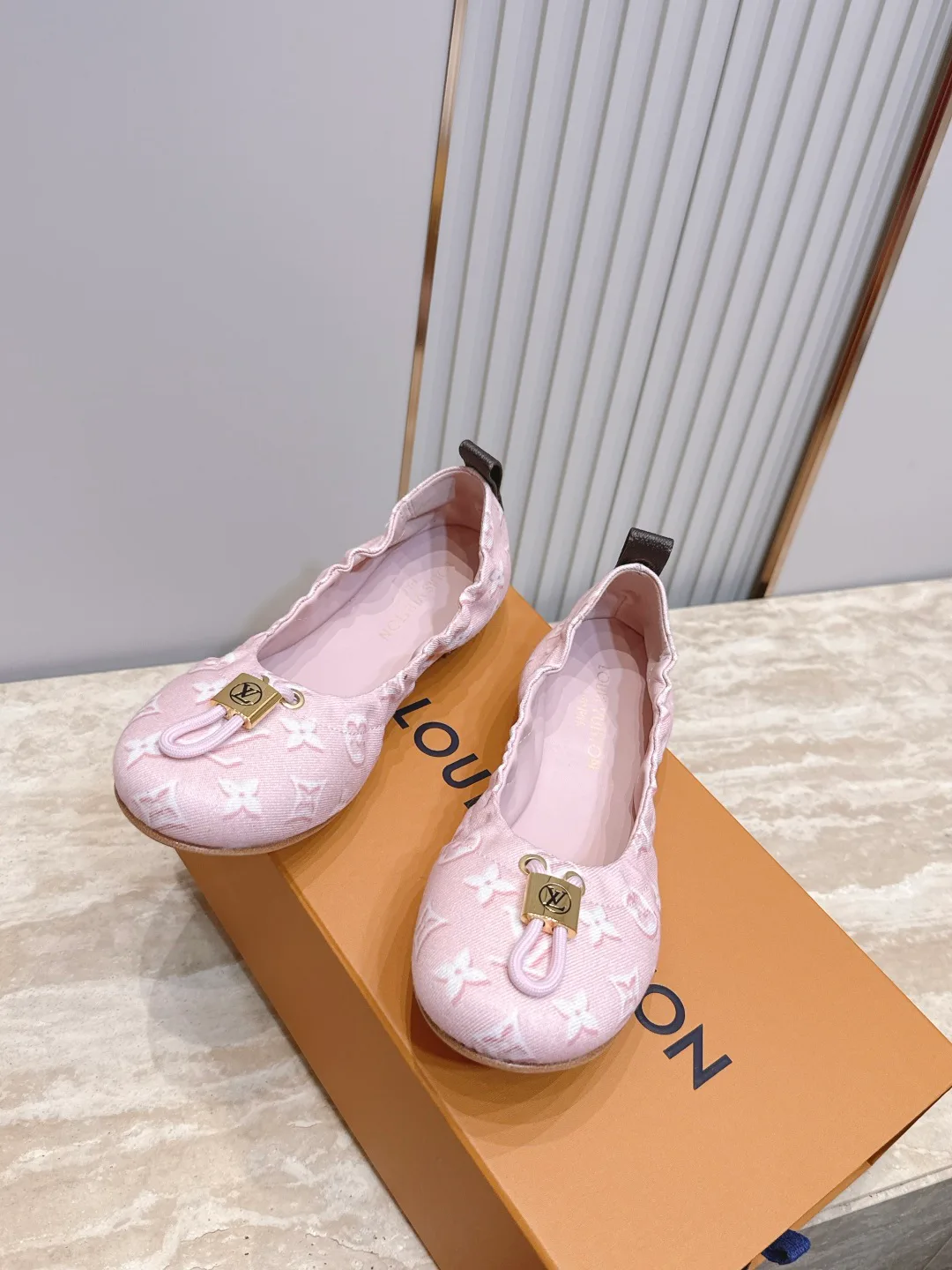Women's Ballet Flats LOUIS VUITTON 17178358