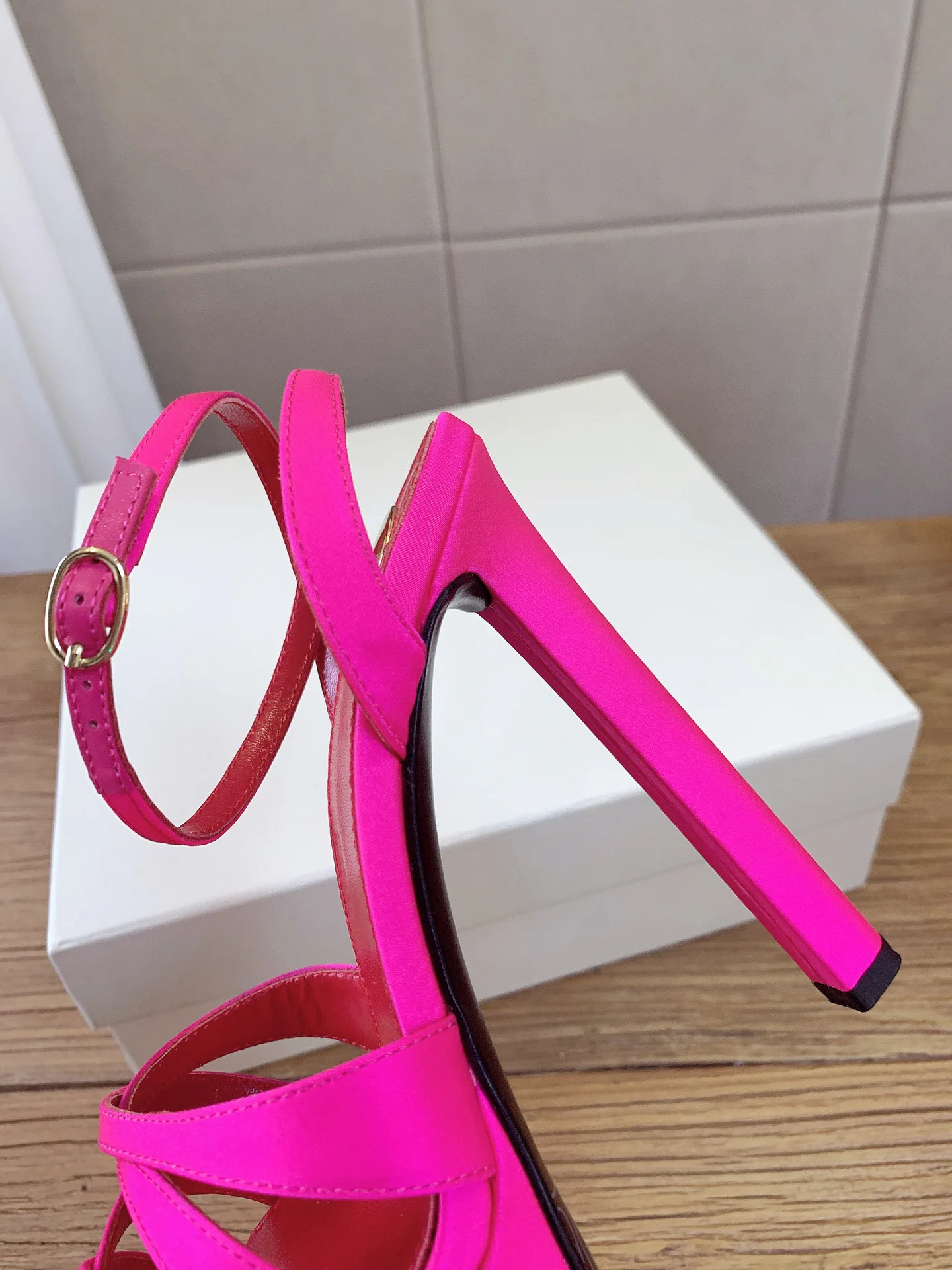 Women's Open-Toe Sandals SAINT LAURENT 17815062