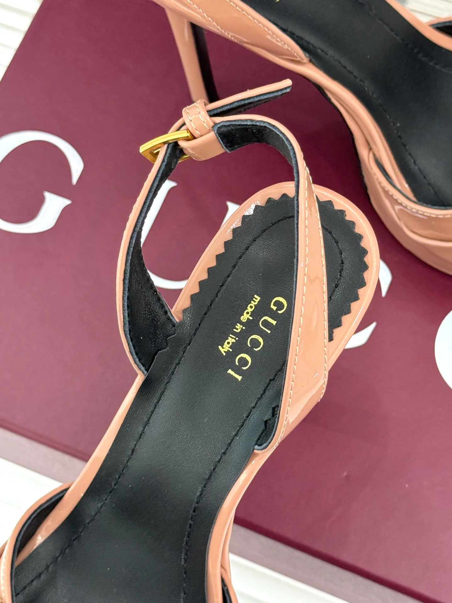 Women's Open-Toe Sandals GUCCI 17646533