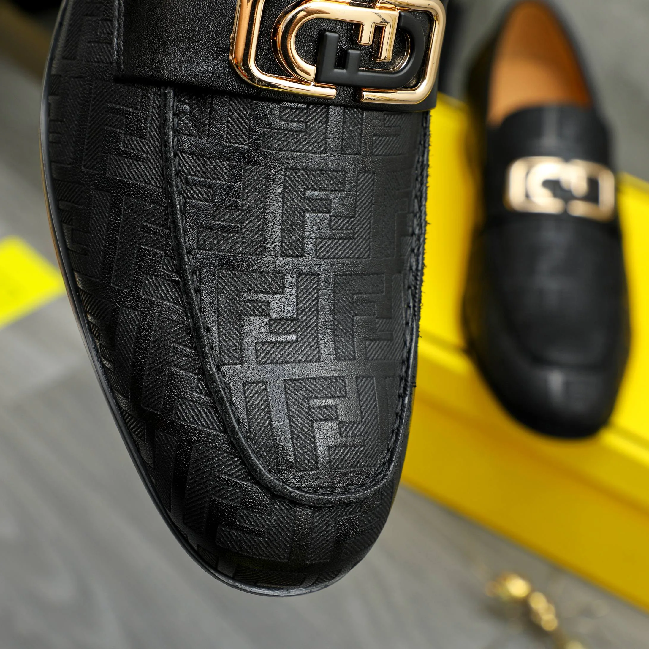 Men's Loafers And Dress Shoes FENDI 18311603