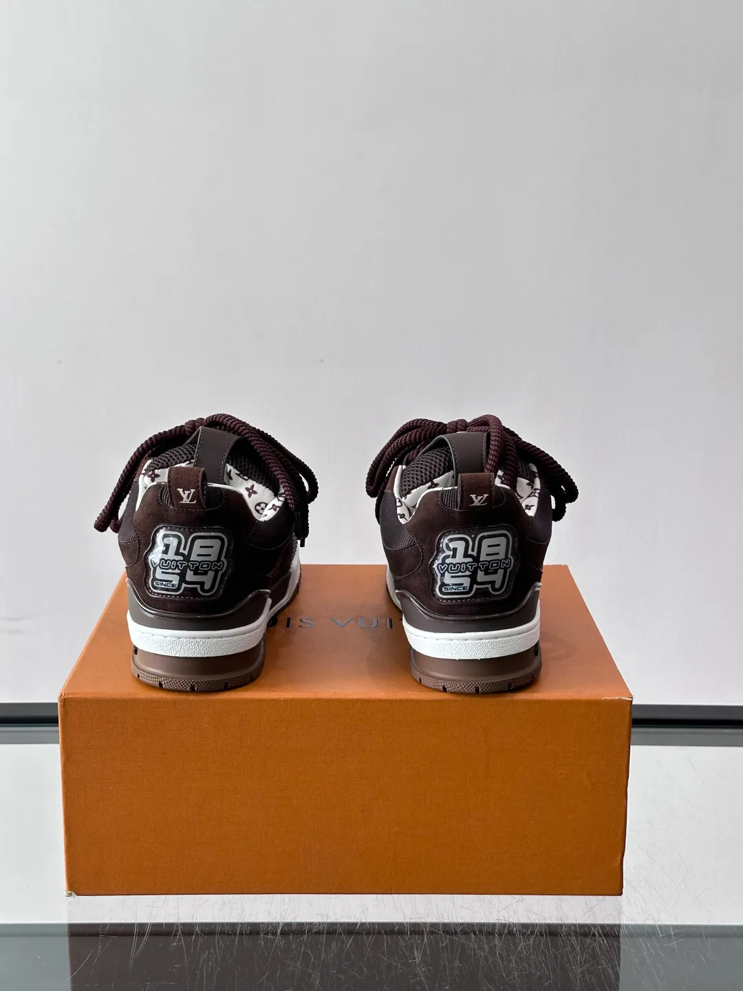 Women's Sneakers LOUIS VUITTON 17588548