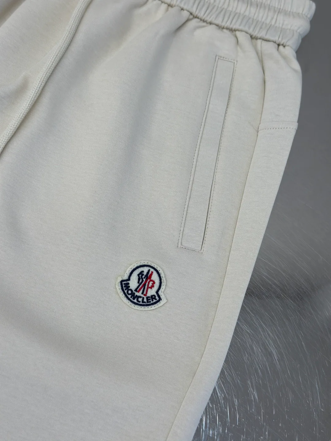 Men's Shorts MONCLER 17468341